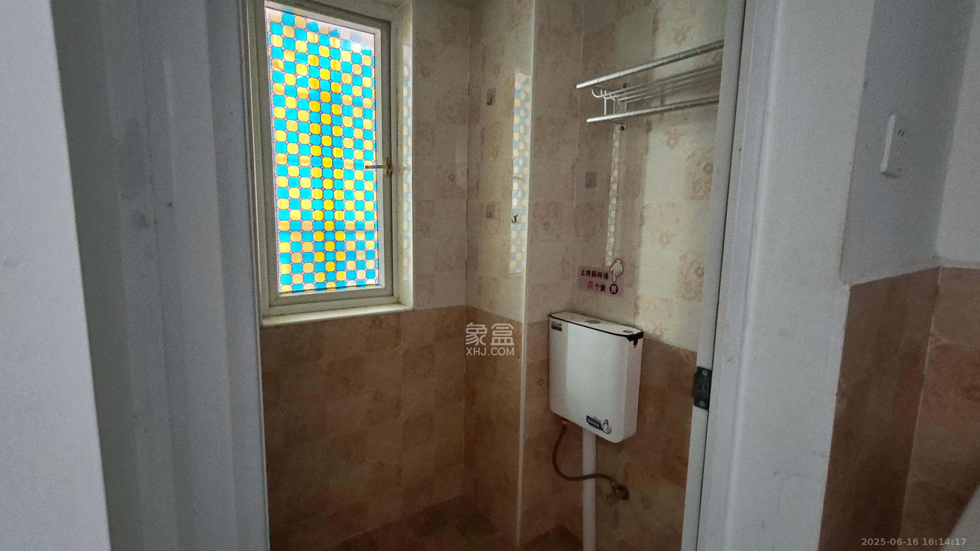 晶华美地  2室2厅1卫    1300.0元/月 晶华美地  2室2厅1卫    1300.0元/月室内图