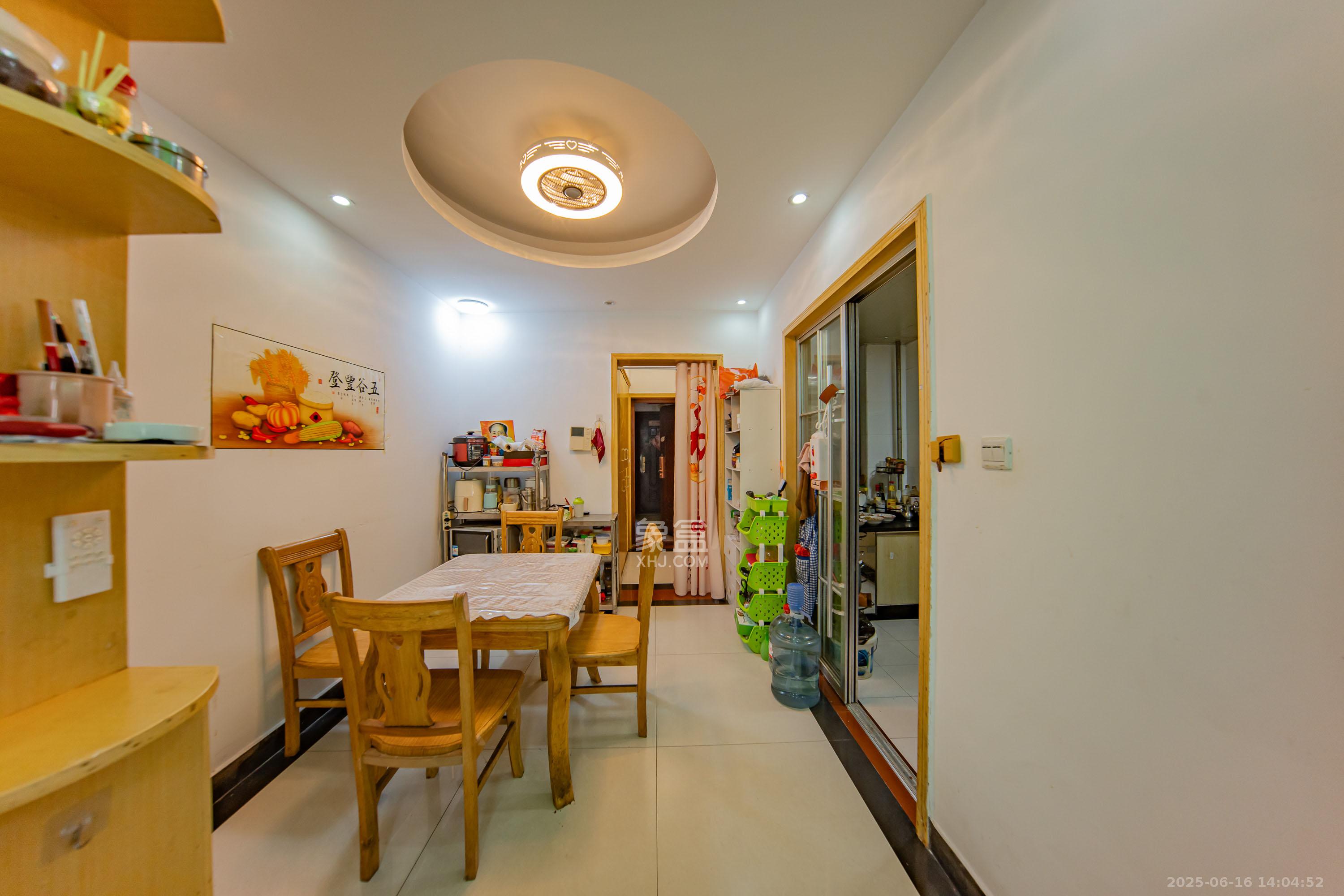 米兰春天  3室2厅1卫    52.0万客厅