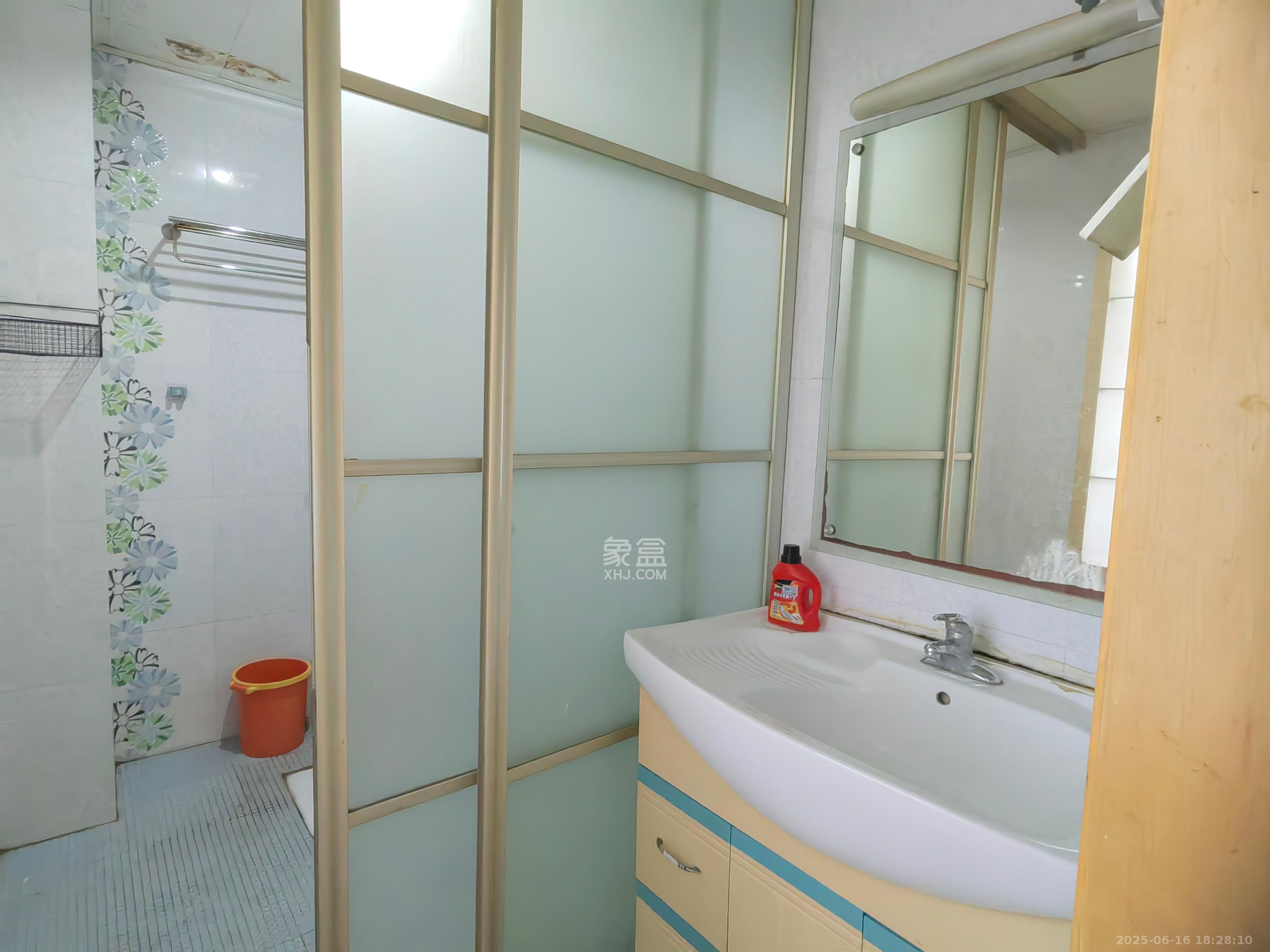 雄踞都市东家  2室2厅2卫    2200.0元/月室内图