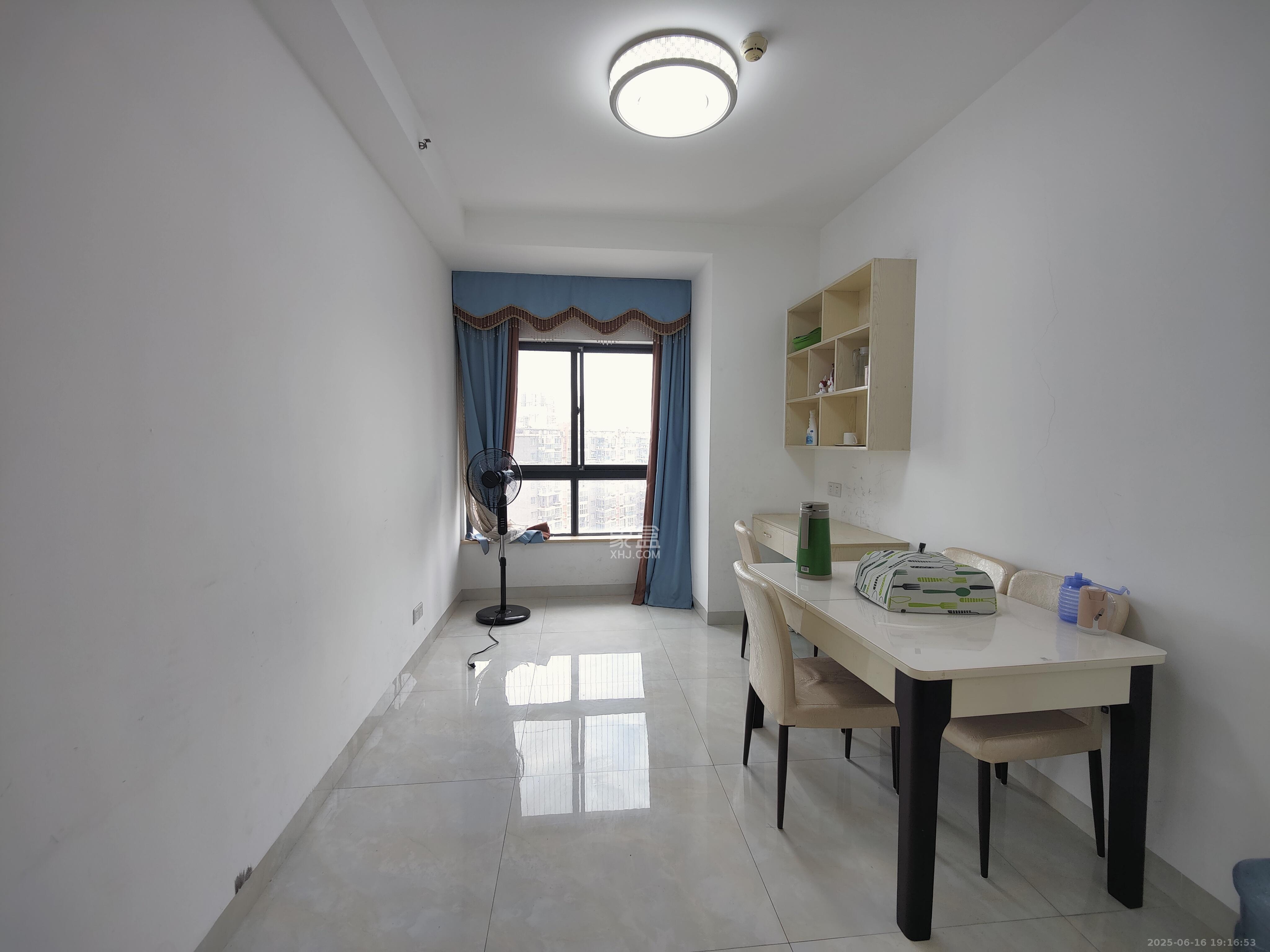 山水湾 3室2厅1卫 2200.0元/月 山水湾 3室2厅1卫 2200.0元/月室内图