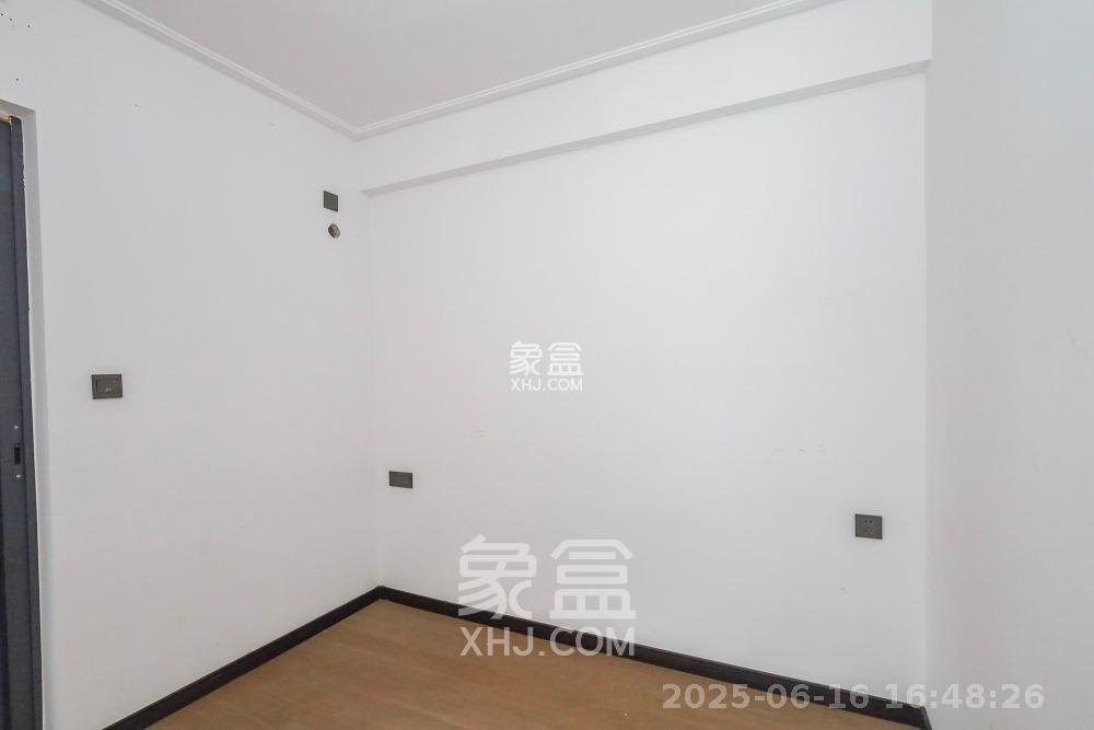 卓越中寰  4室2厅1卫   4000.00元/月室内图