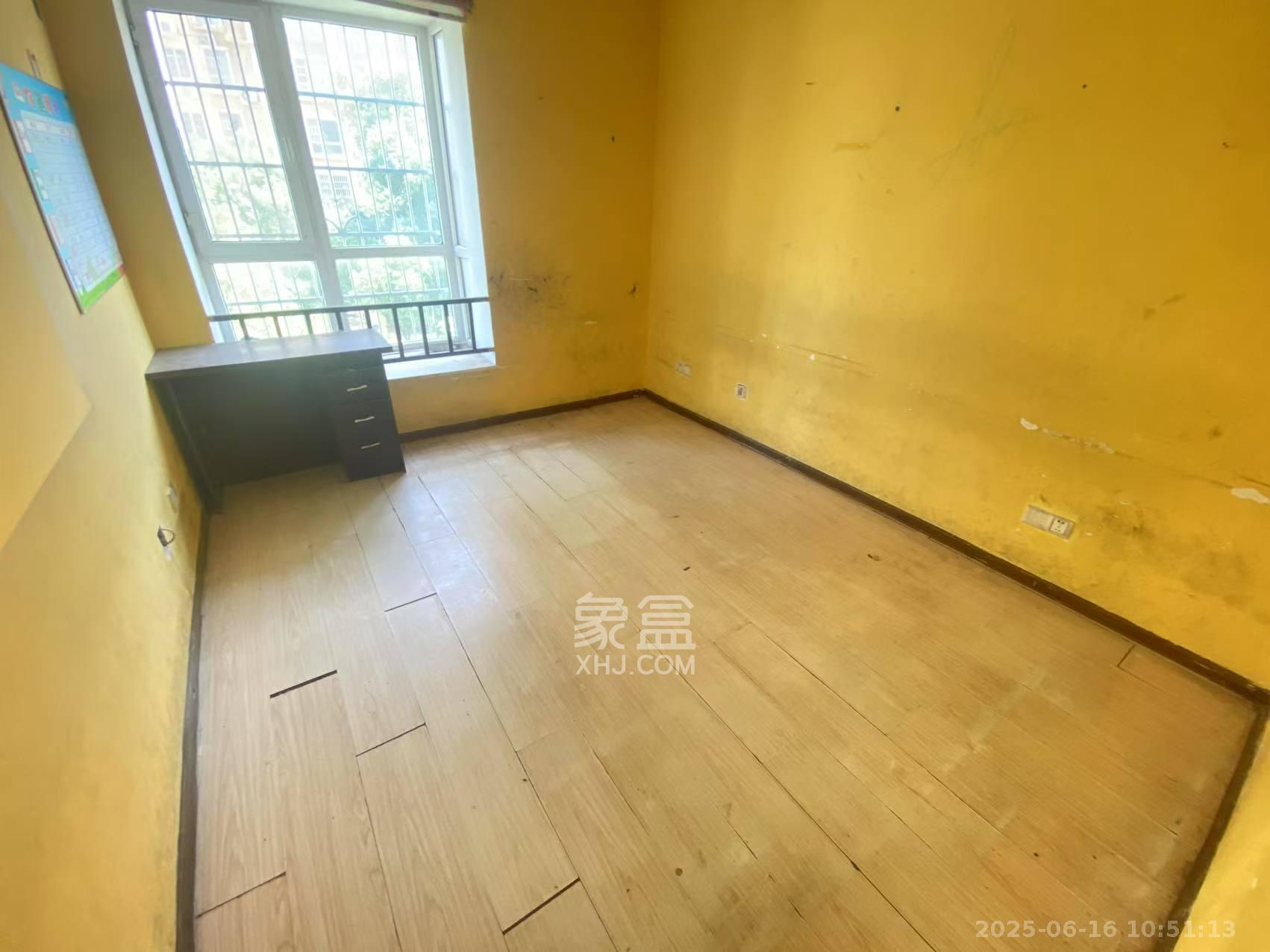 嘉逸名庭  3室2厅2卫   2200.00元/月室内图