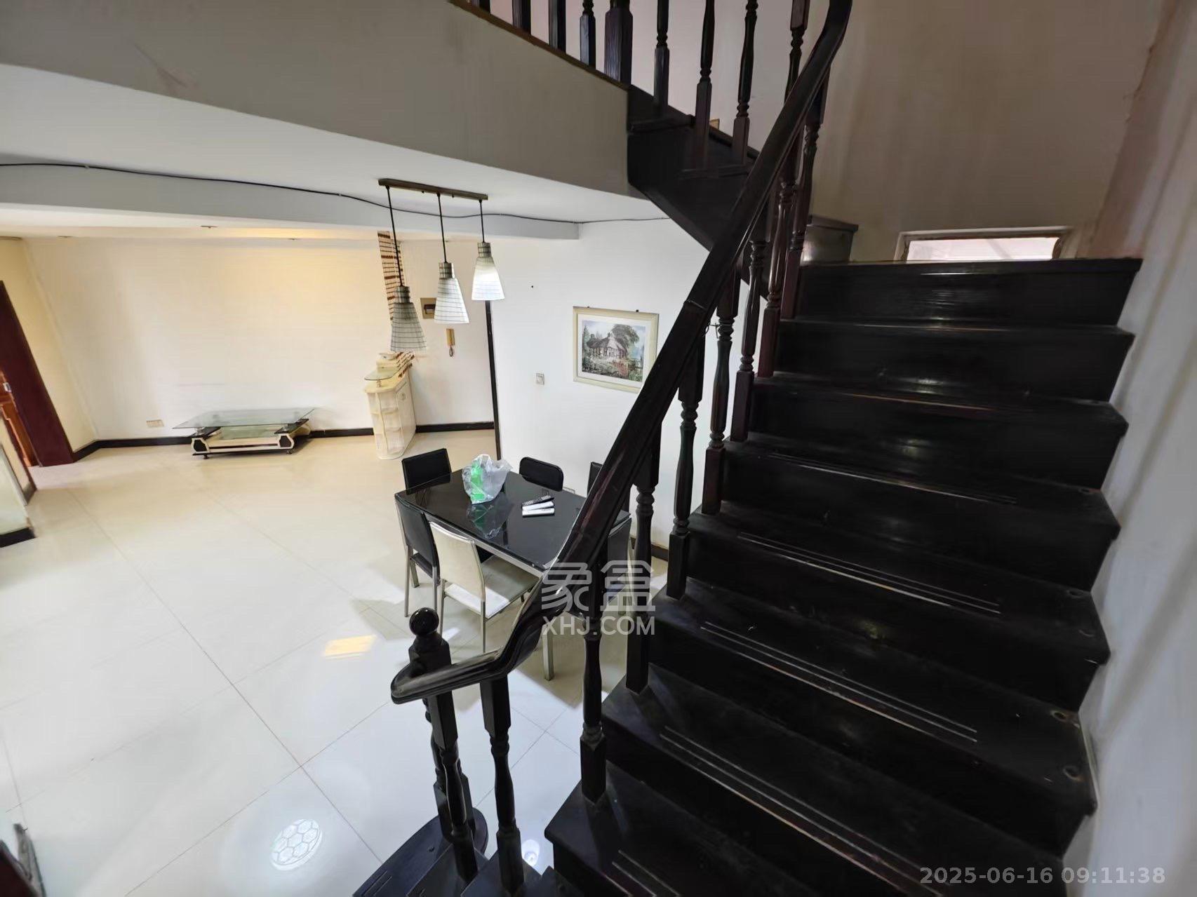 莲湖汽配城 5室2厅2卫 1700.0元/月 莲湖汽配城 5室2厅2卫 1700.0元/月室内图