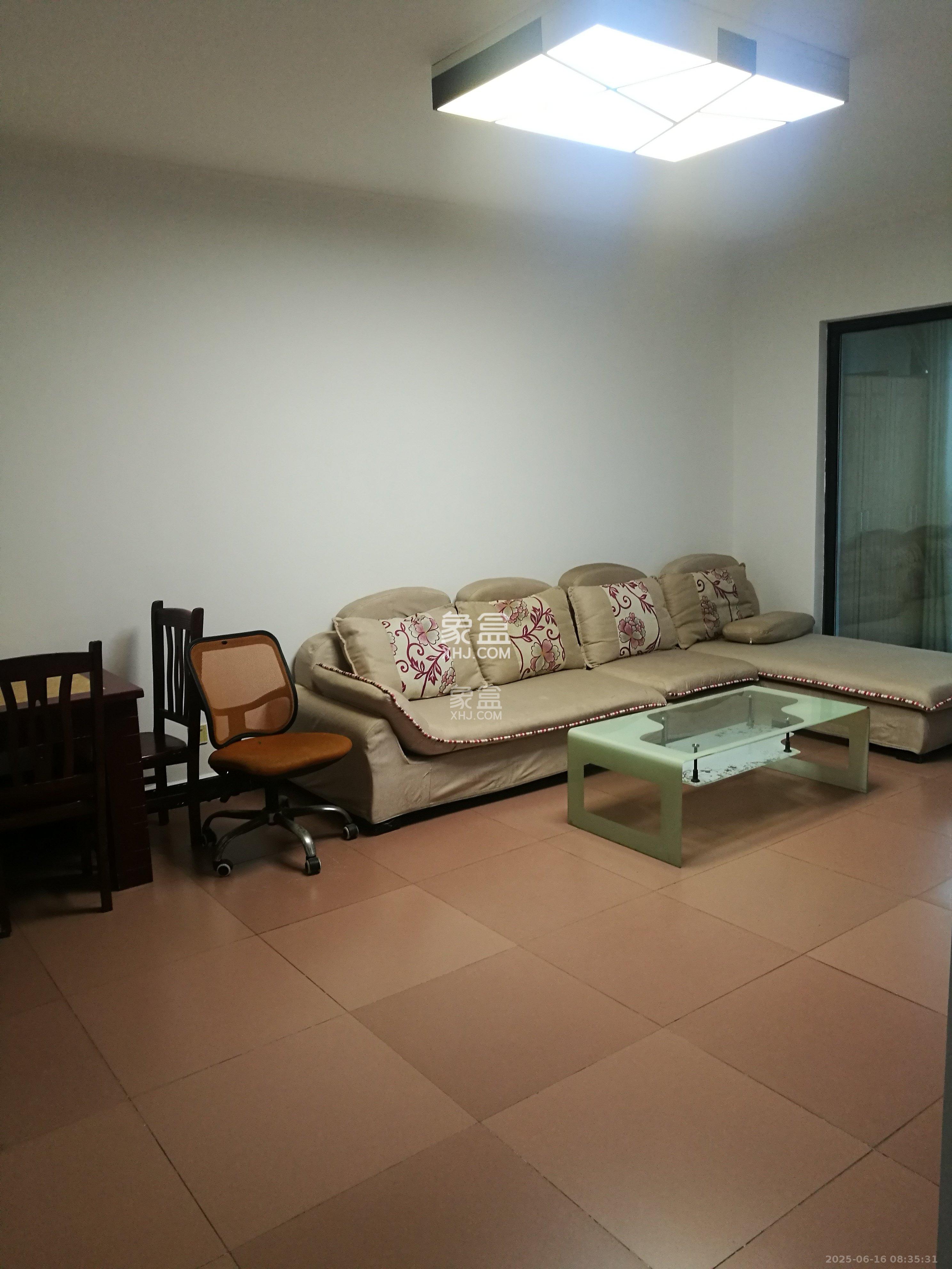 三一街区 3室2厅1卫 1600.0元/月 三一街区 3室2厅1卫 1600.0元/月室内图