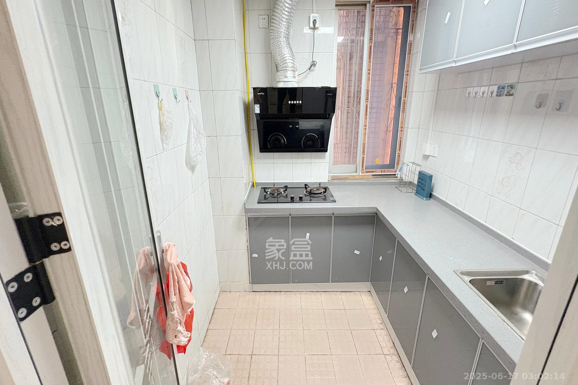 华天大酒店宿舍楼 2室1厅1卫 72.0万 华天大酒店宿舍楼 2室1厅1卫 72.0万厨房