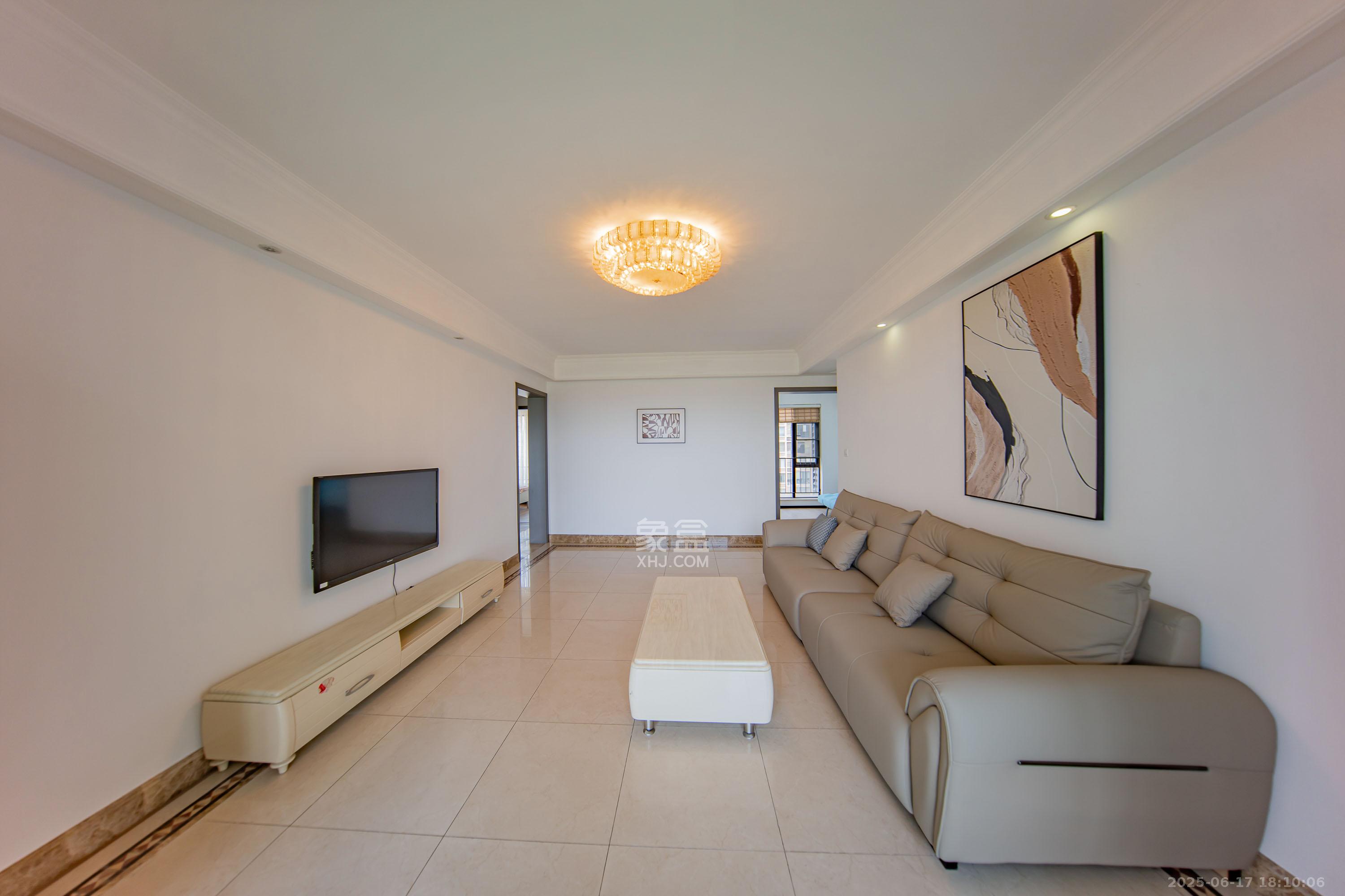 中海国际一期  4室2厅2卫    110.0万 中海国际一期  4室2厅2卫    110.0万客厅