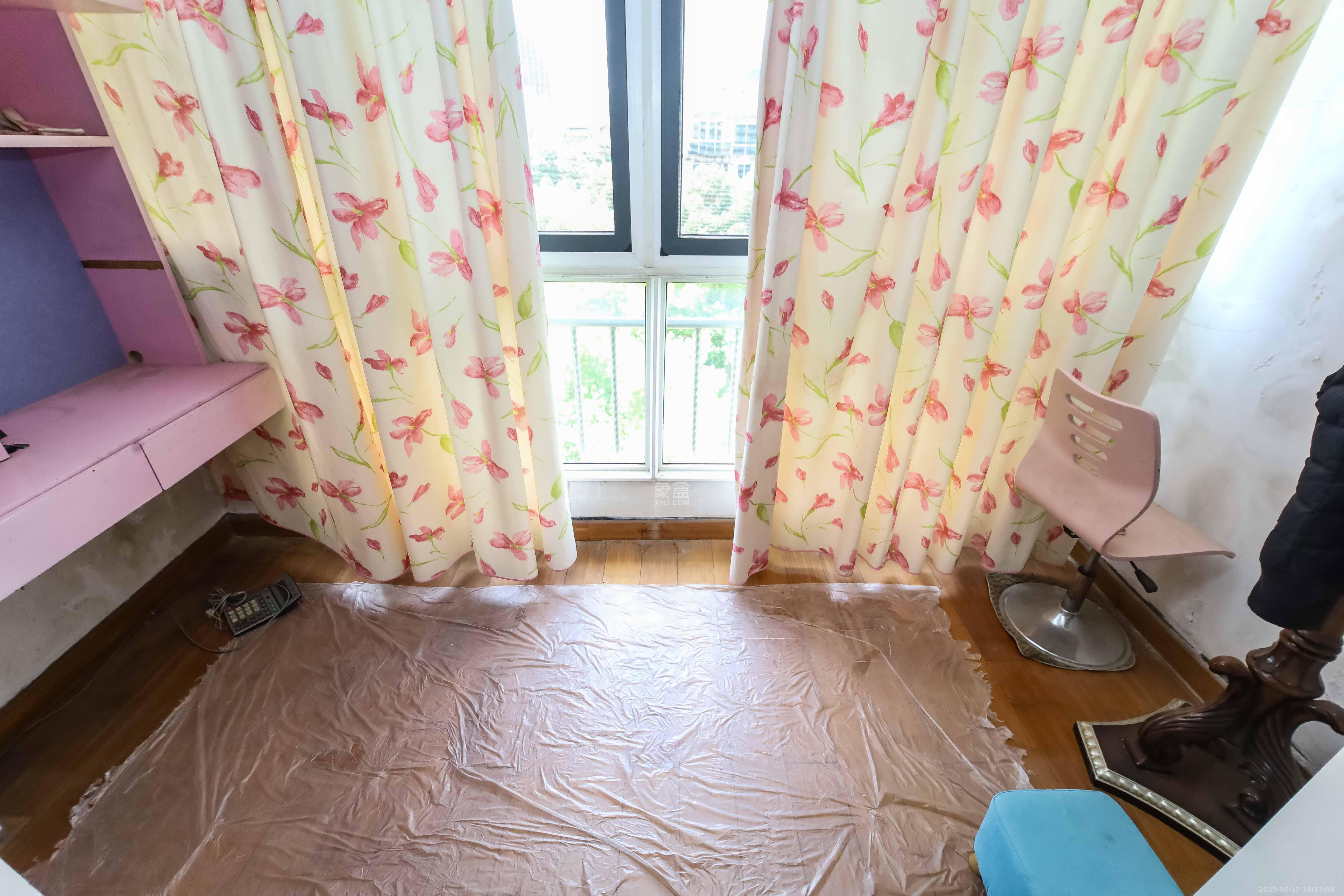 芙蓉苑  5室3厅3卫   118.00万阳台