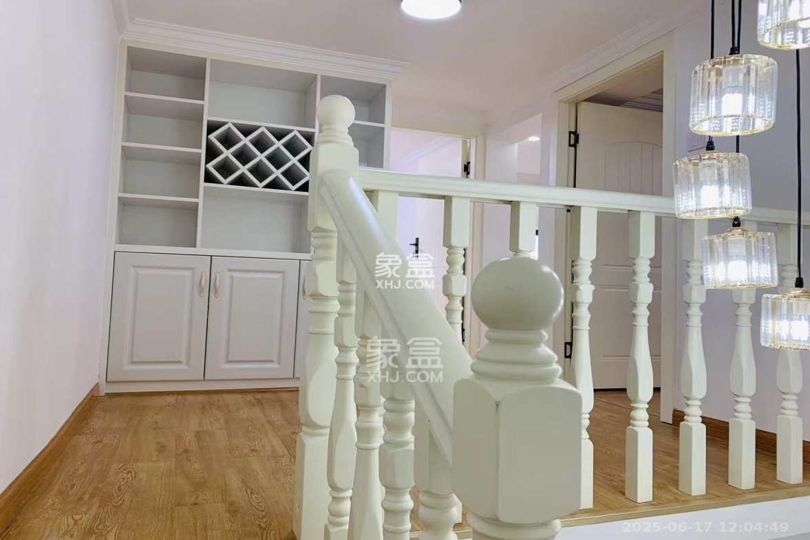 海伦春天 3室2厅2卫 2300.0元/月 海伦春天 3室2厅2卫 2300.0元/月室内图