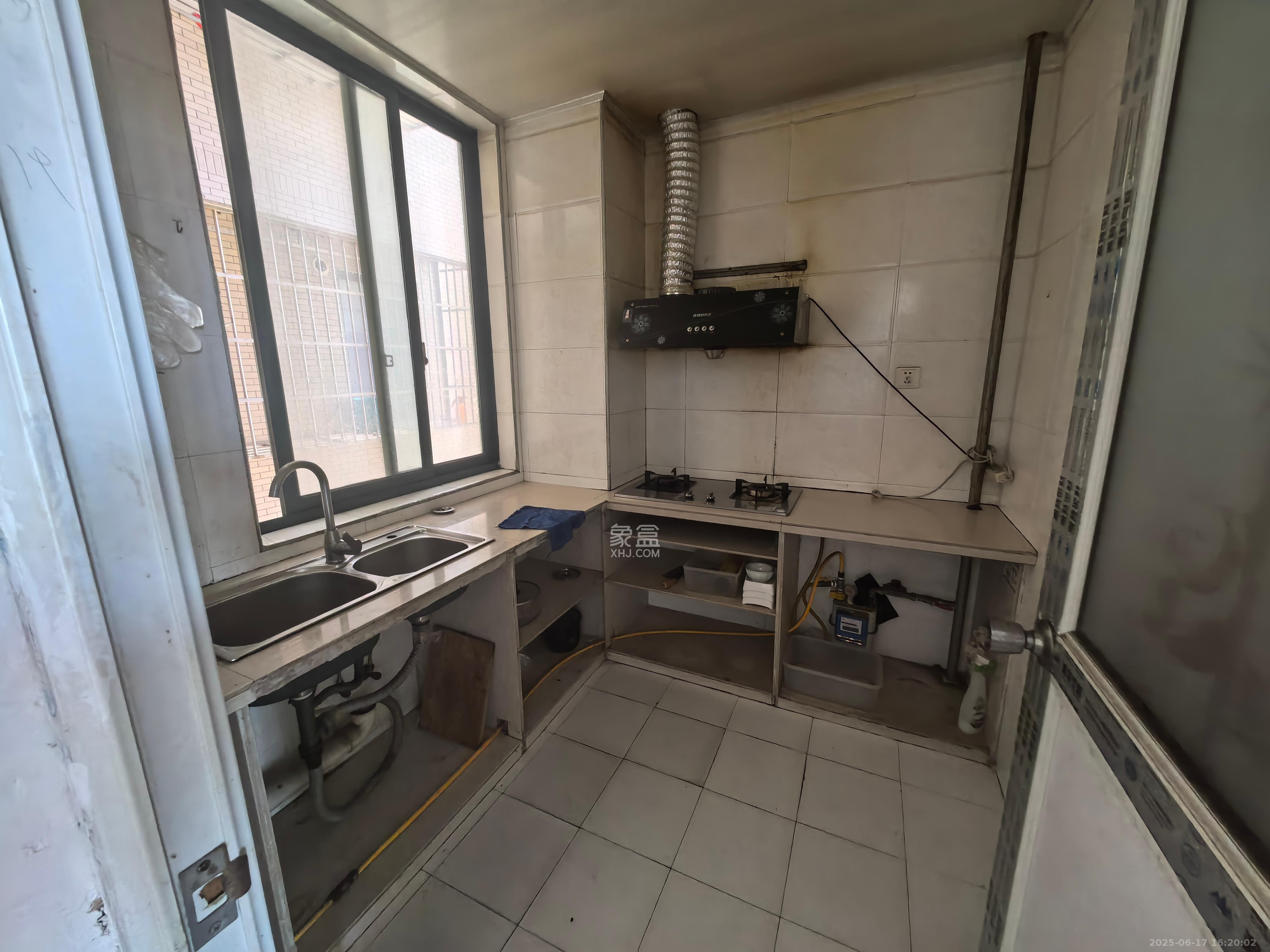 松雅湖畔  3室2厅1卫    1700.0元/月 松雅湖畔  3室2厅1卫    1700.0元/月