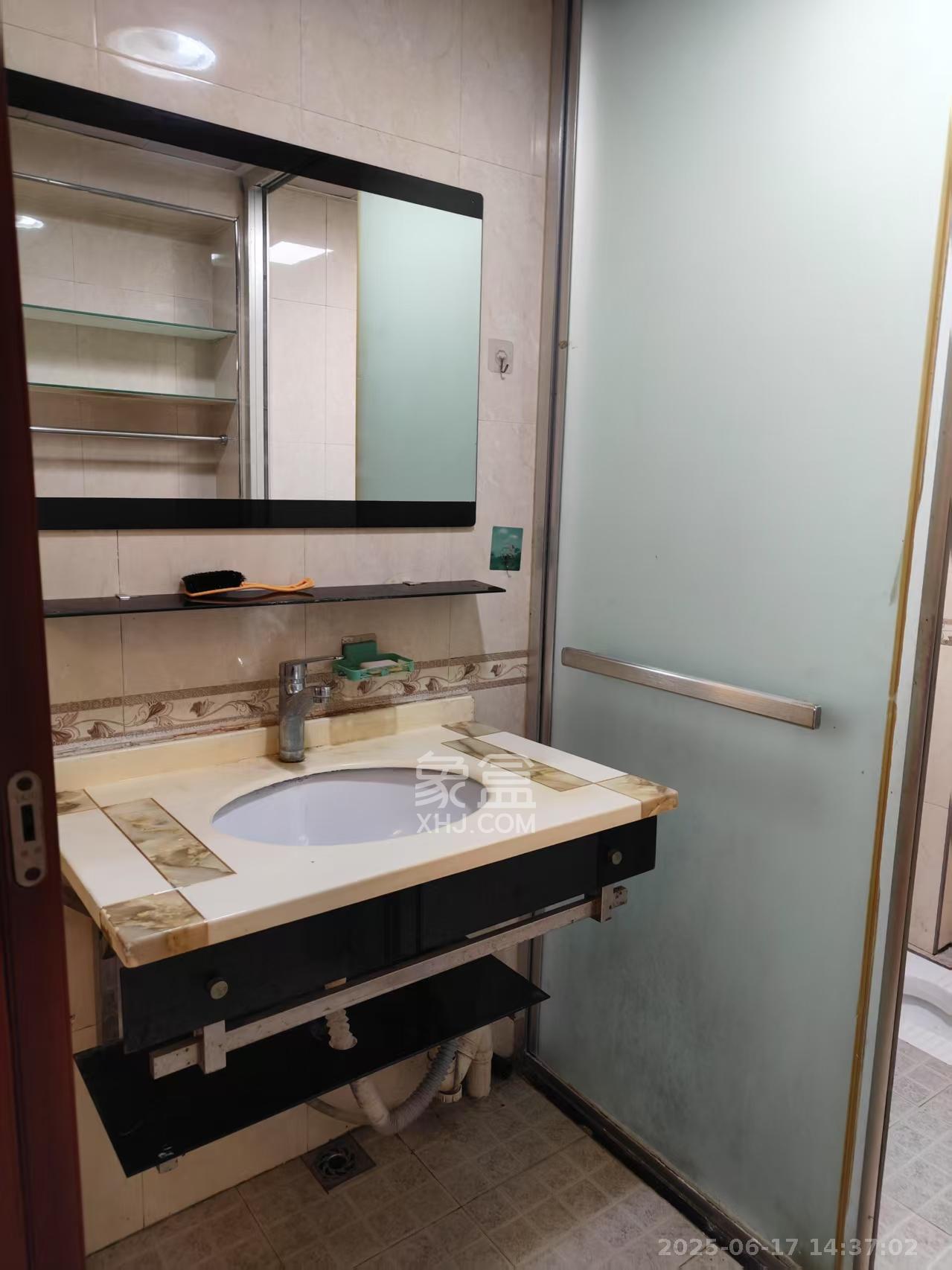 天鸿小区 3室2厅2卫 1900.0元/月 天鸿小区 3室2厅2卫 1900.0元/月室内图