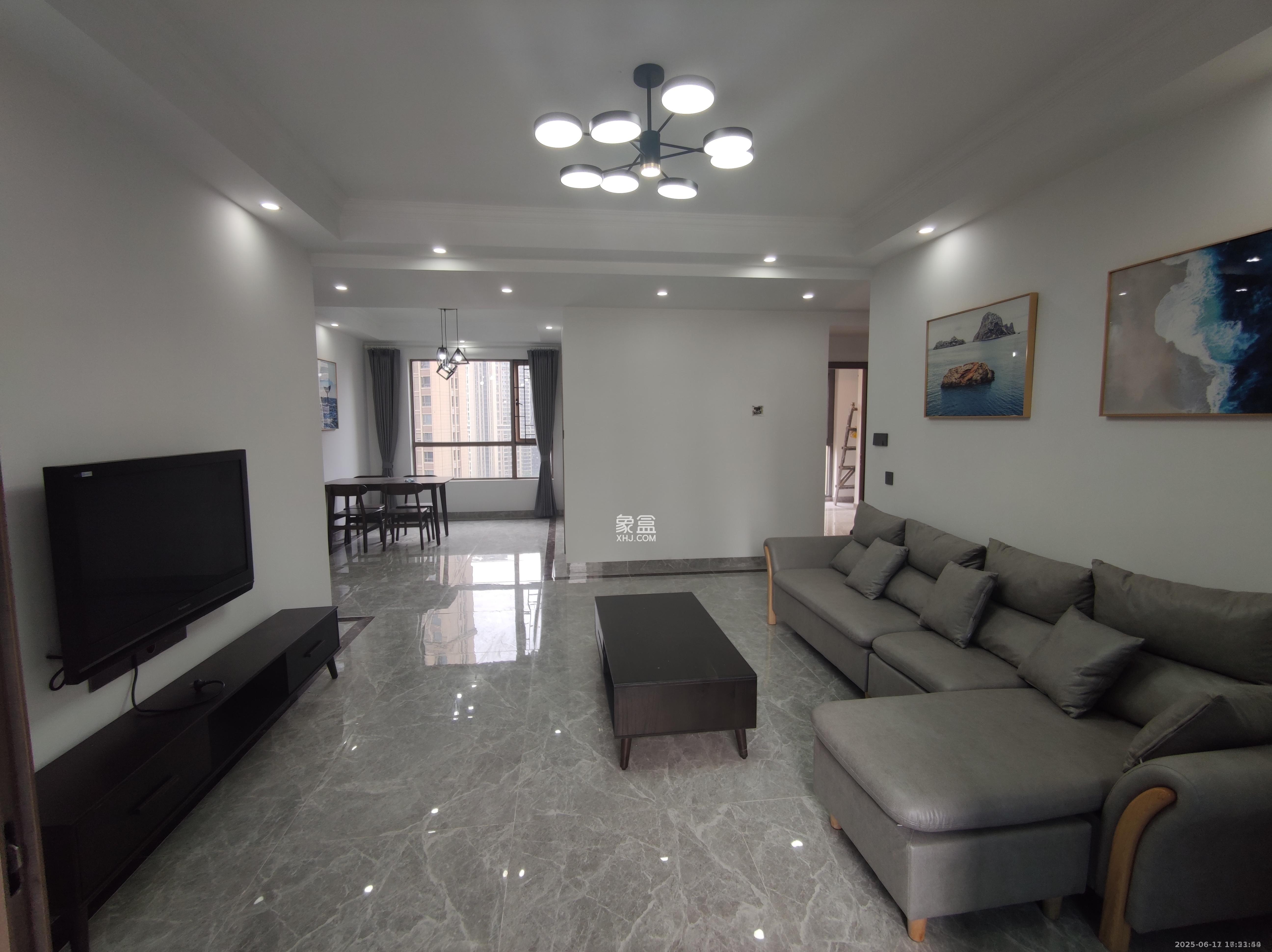 世茂铂翠湾一期 4室2厅2卫 3700.0元/月 世茂铂翠湾一期 4室2厅2卫 3700.0元/月室内图