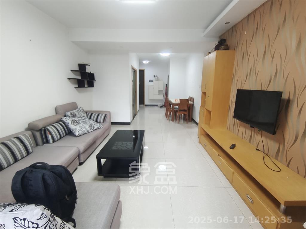 阳光100三期  2室2厅1卫   2800.00元/月室内图