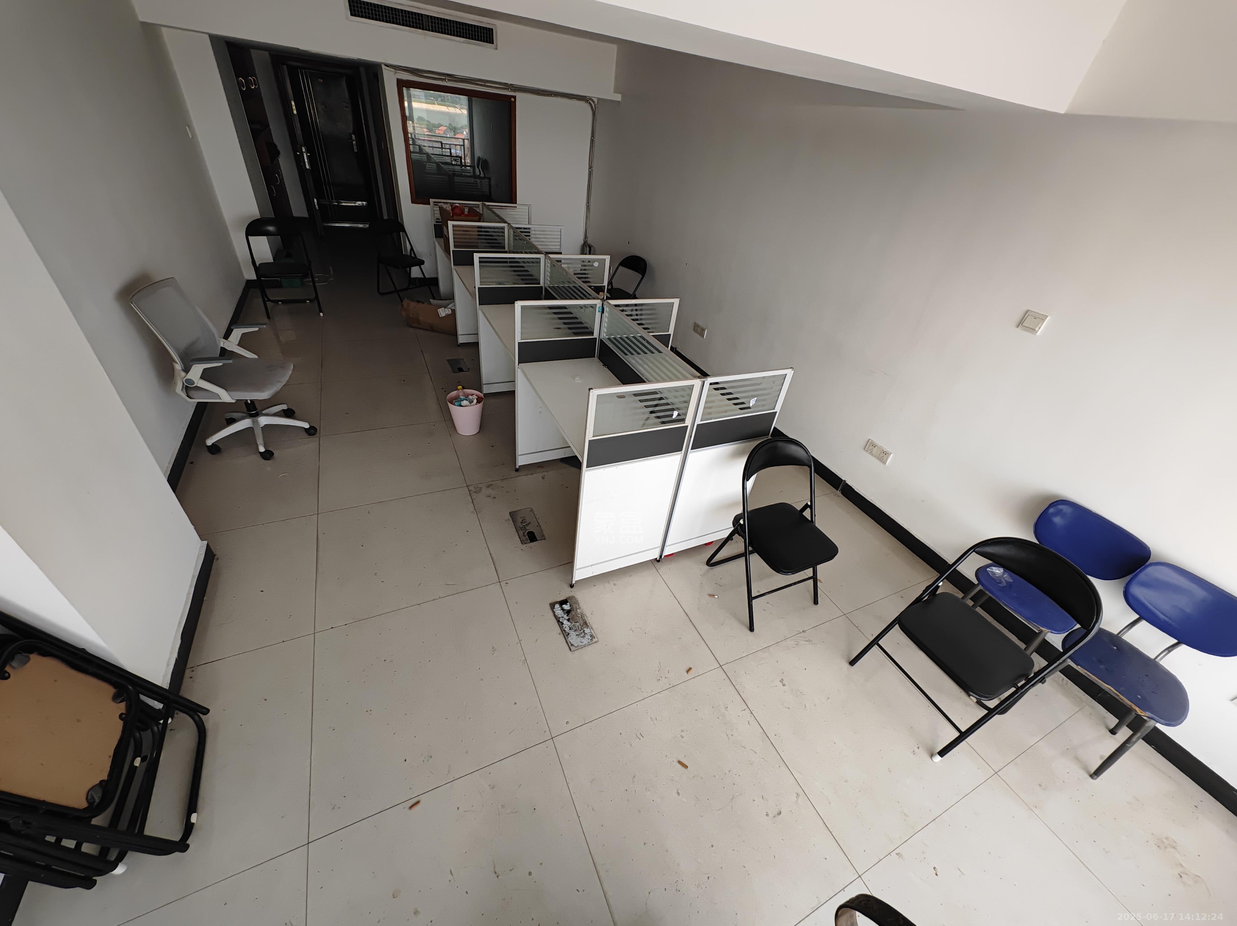 凯旋国际广场 2室2厅1卫 25.0万 凯旋国际广场 2室2厅1卫 25.0万客厅