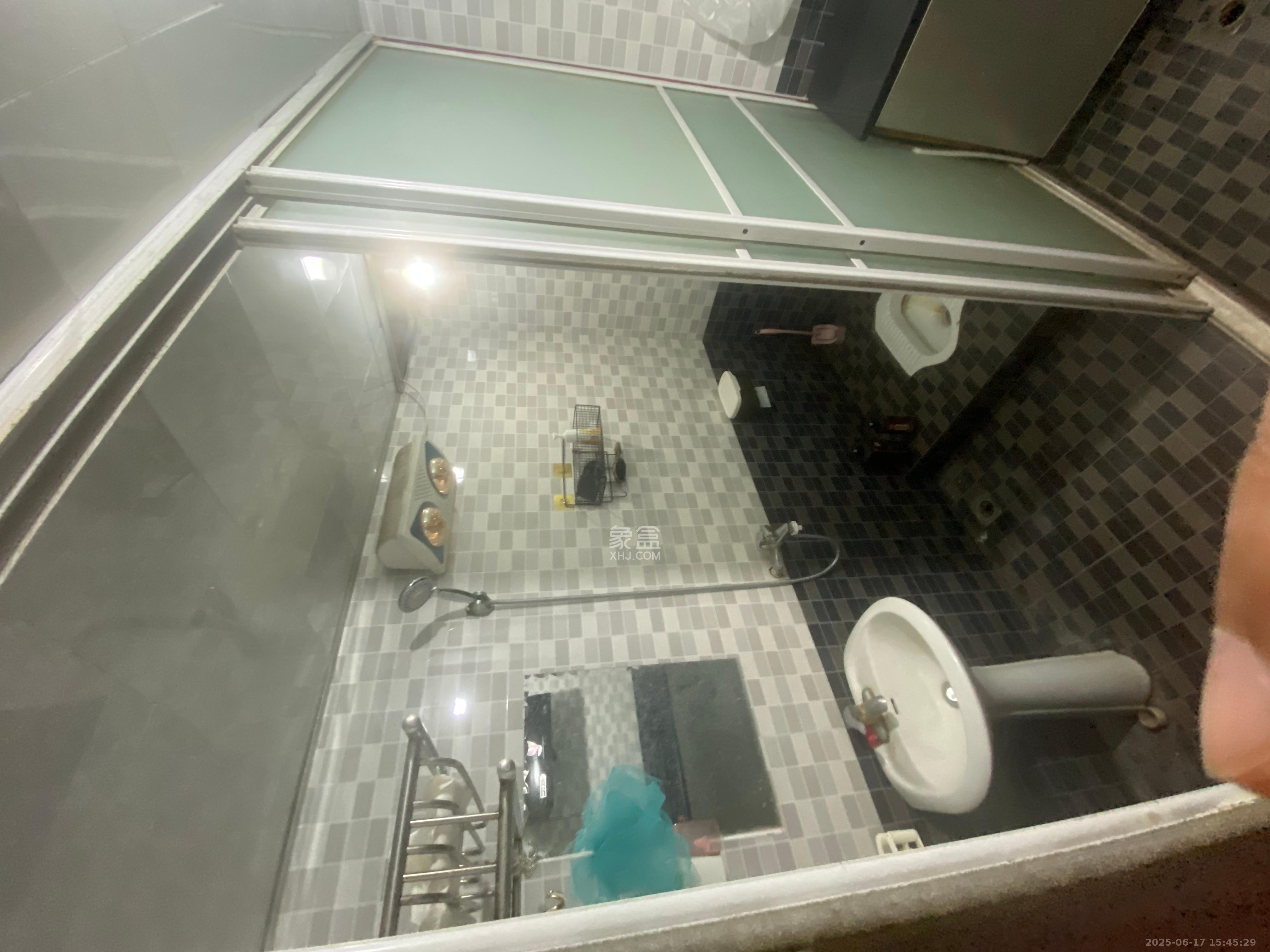 红星商务楼(红星蔬菜批发大市场) 1室1厅1卫 1200.0元/月 红星商务楼(红星蔬菜批发大市场) 1室1厅1卫 1200.0元/月室内图