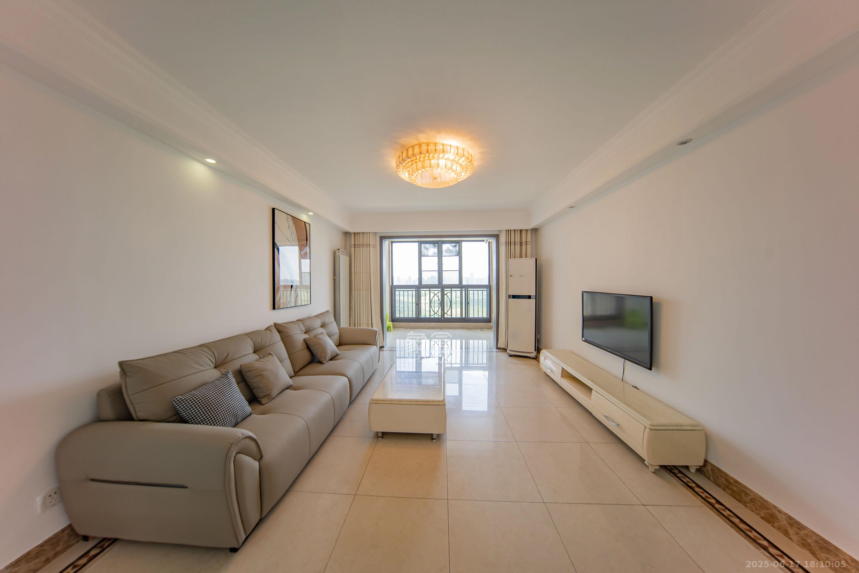 中海国际一期  4室2厅2卫    110.0万 中海国际一期  4室2厅2卫    110.0万客厅