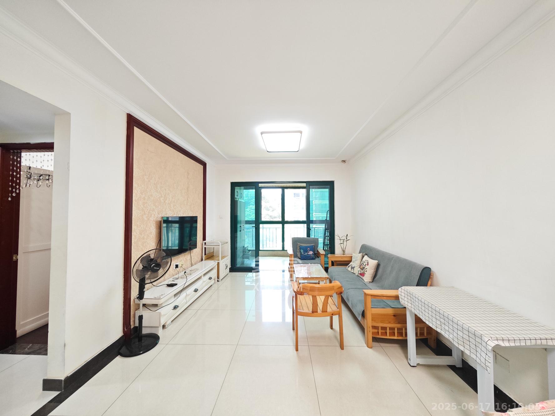 恒大城 1室2厅1卫 69.8万 恒大城 1室2厅1卫 69.8万客厅