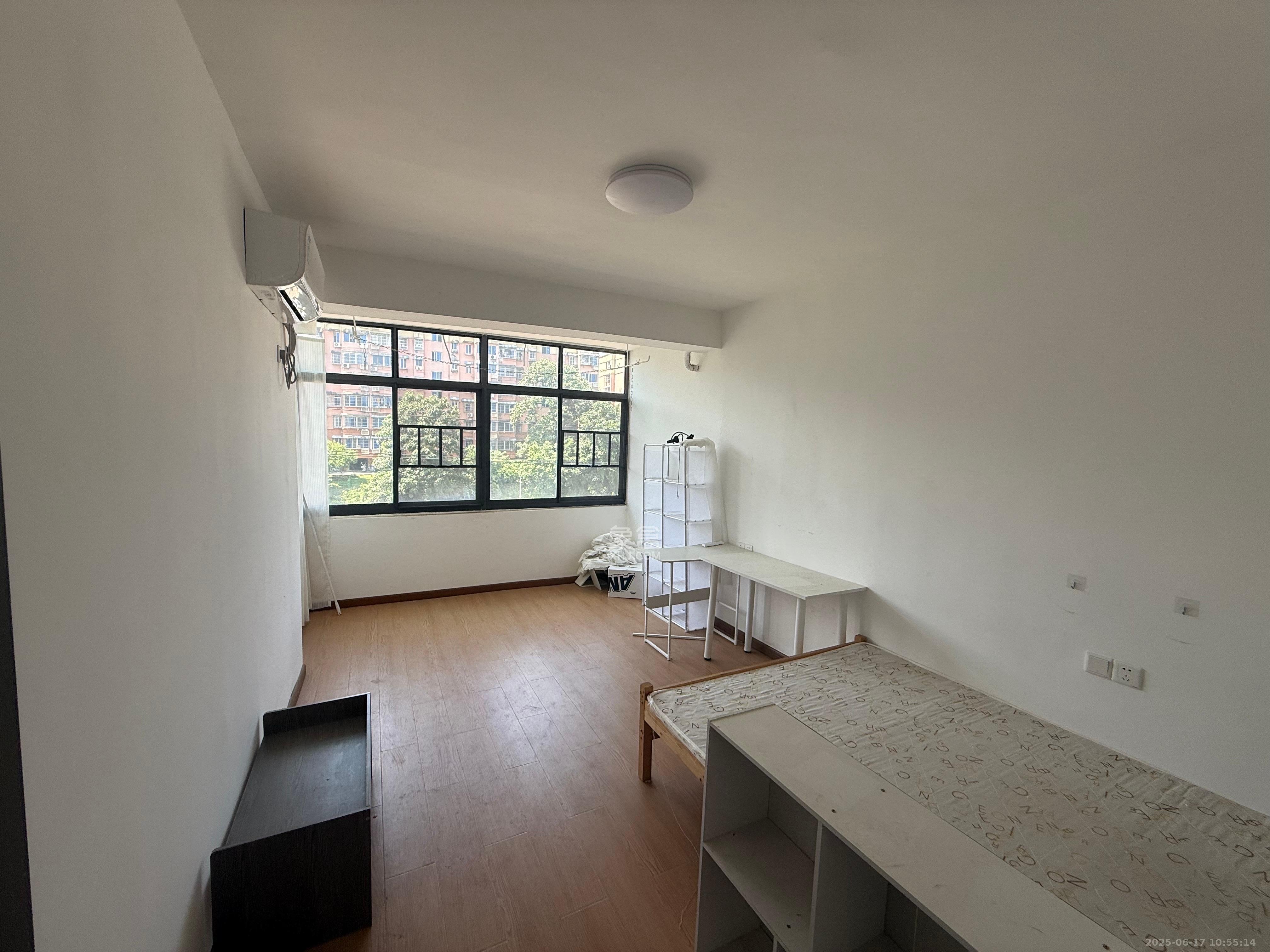 茶园坡社区(原王家冲社区) 4室1厅1卫 1500.0元/月 茶园坡社区(原王家冲社区) 4室1厅1卫 1500.0元/月室内图