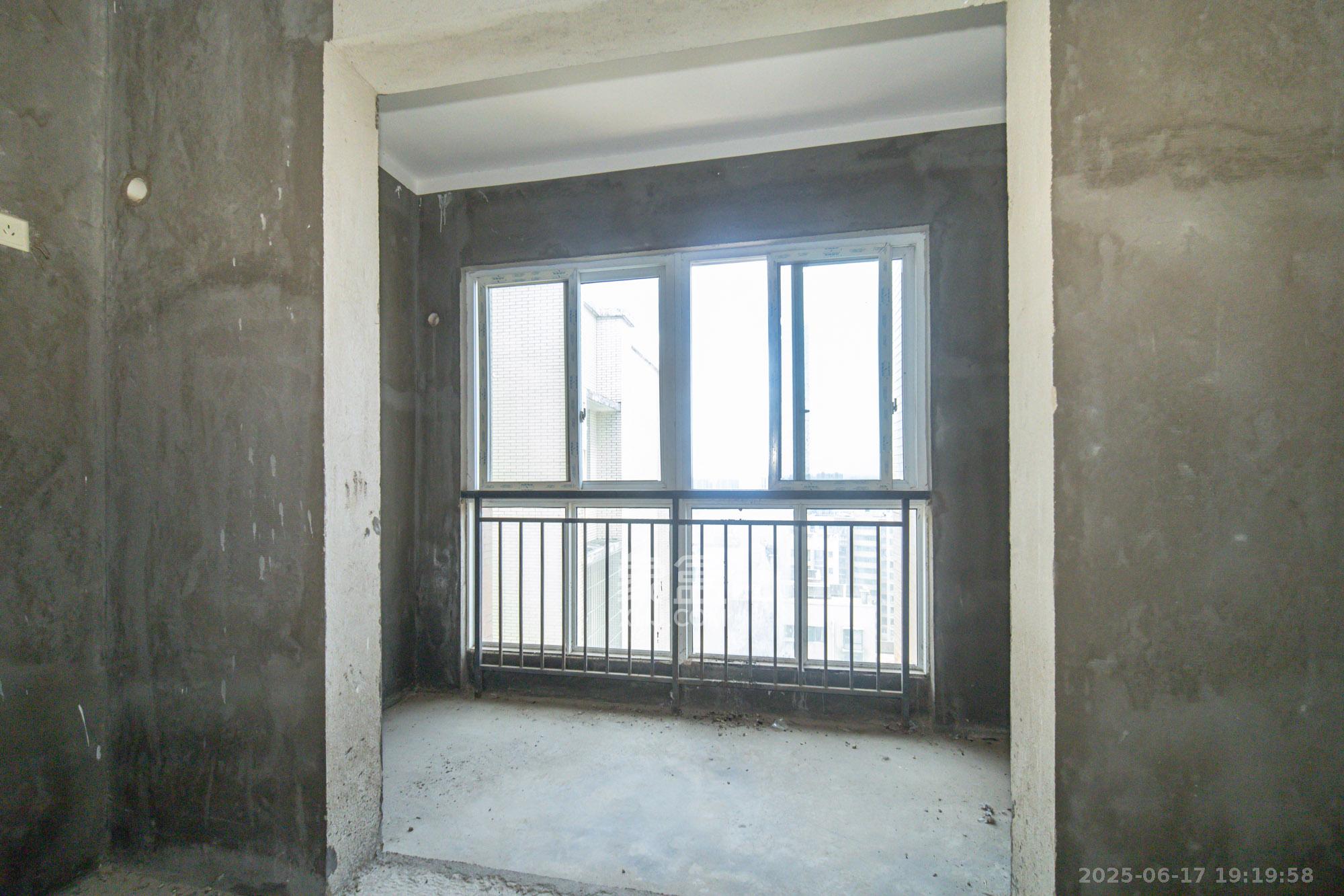 楚天世纪城东苑 1室2厅2卫 95.0万 楚天世纪城东苑 1室2厅2卫 95.0万阳台