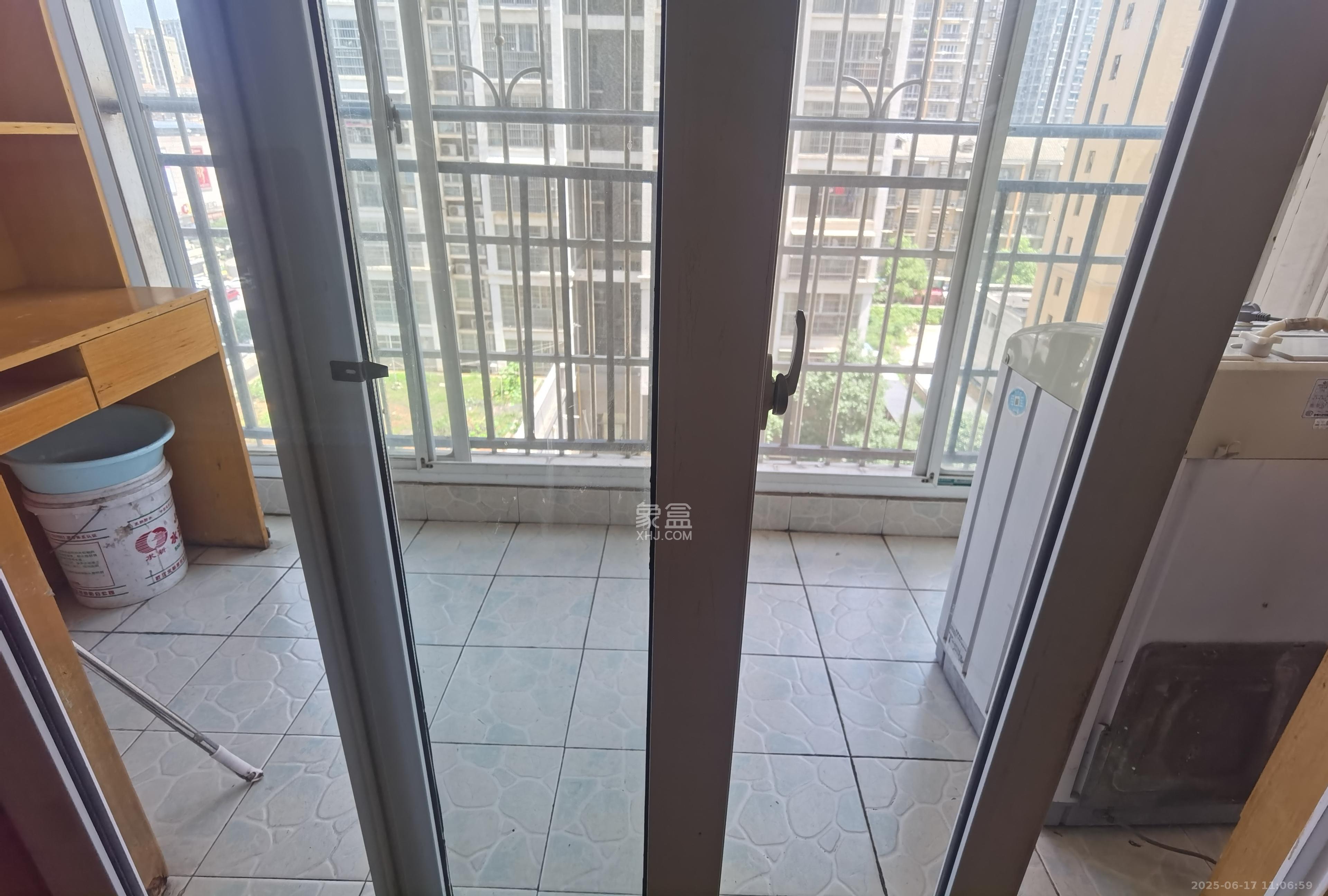 明天一城 2室2厅1卫 1500.0元/月 明天一城 2室2厅1卫 1500.0元/月室内图