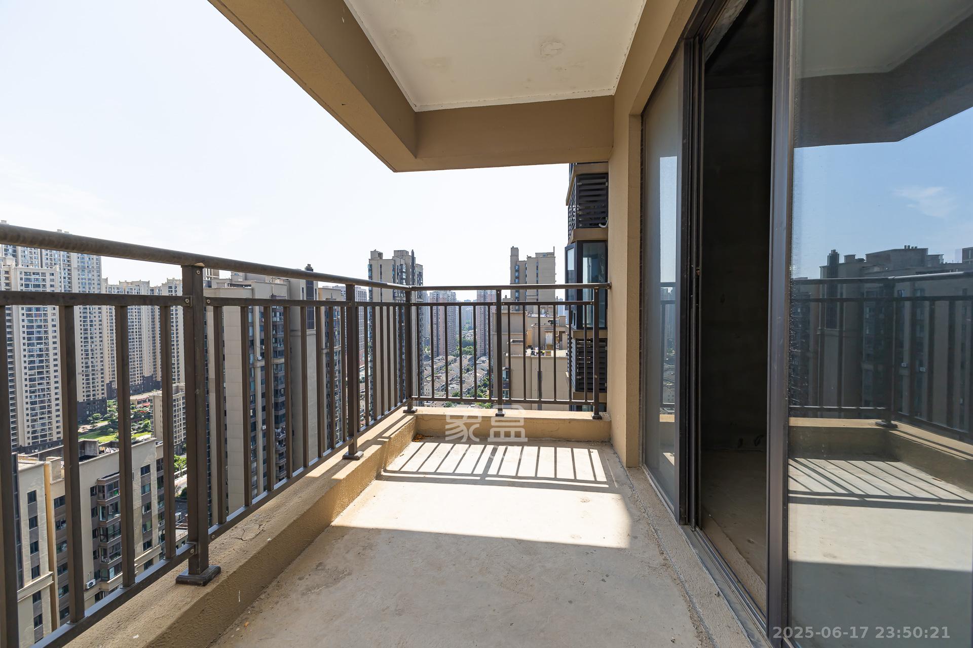 勤诚达境界城  4室2厅2卫    108.6万 勤诚达境界城  4室2厅2卫    108.6万阳台