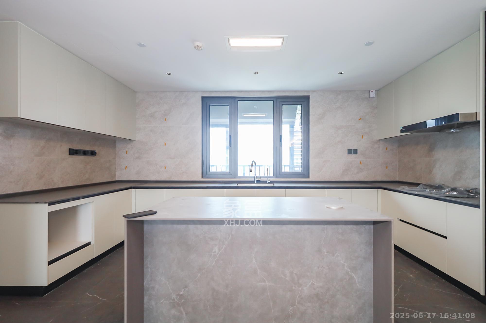 长沙悦府(华润万象城) 4室2厅3卫 560.0万 长沙悦府(华润万象城) 4室2厅3卫 560.0万厨房