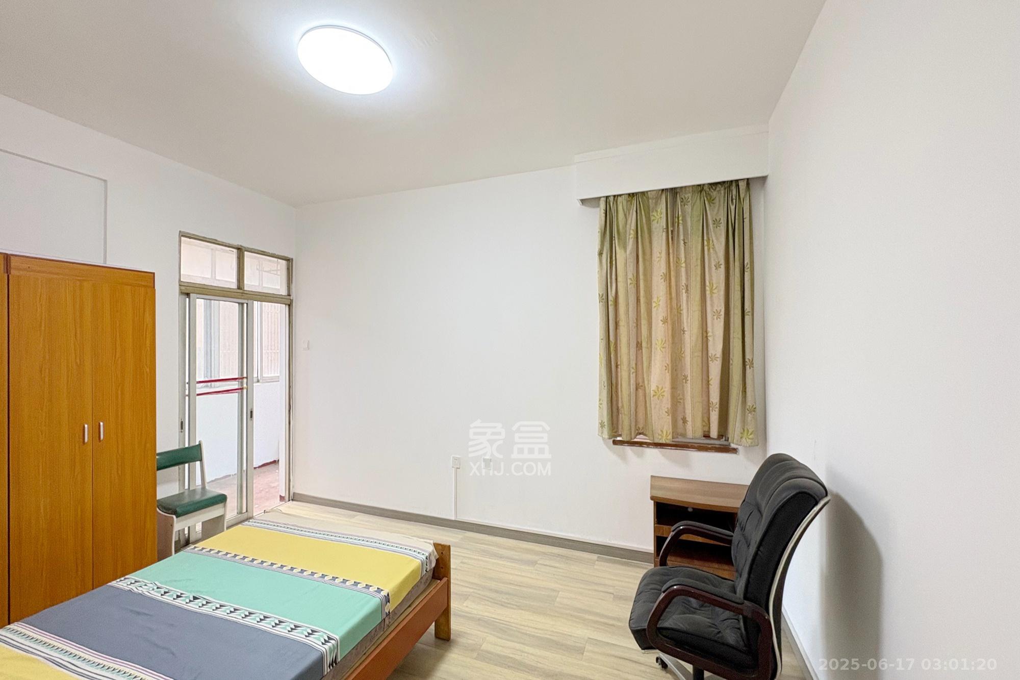 华天大酒店宿舍楼 2室1厅1卫 96.0万 华天大酒店宿舍楼 2室1厅1卫 96.0万卧室