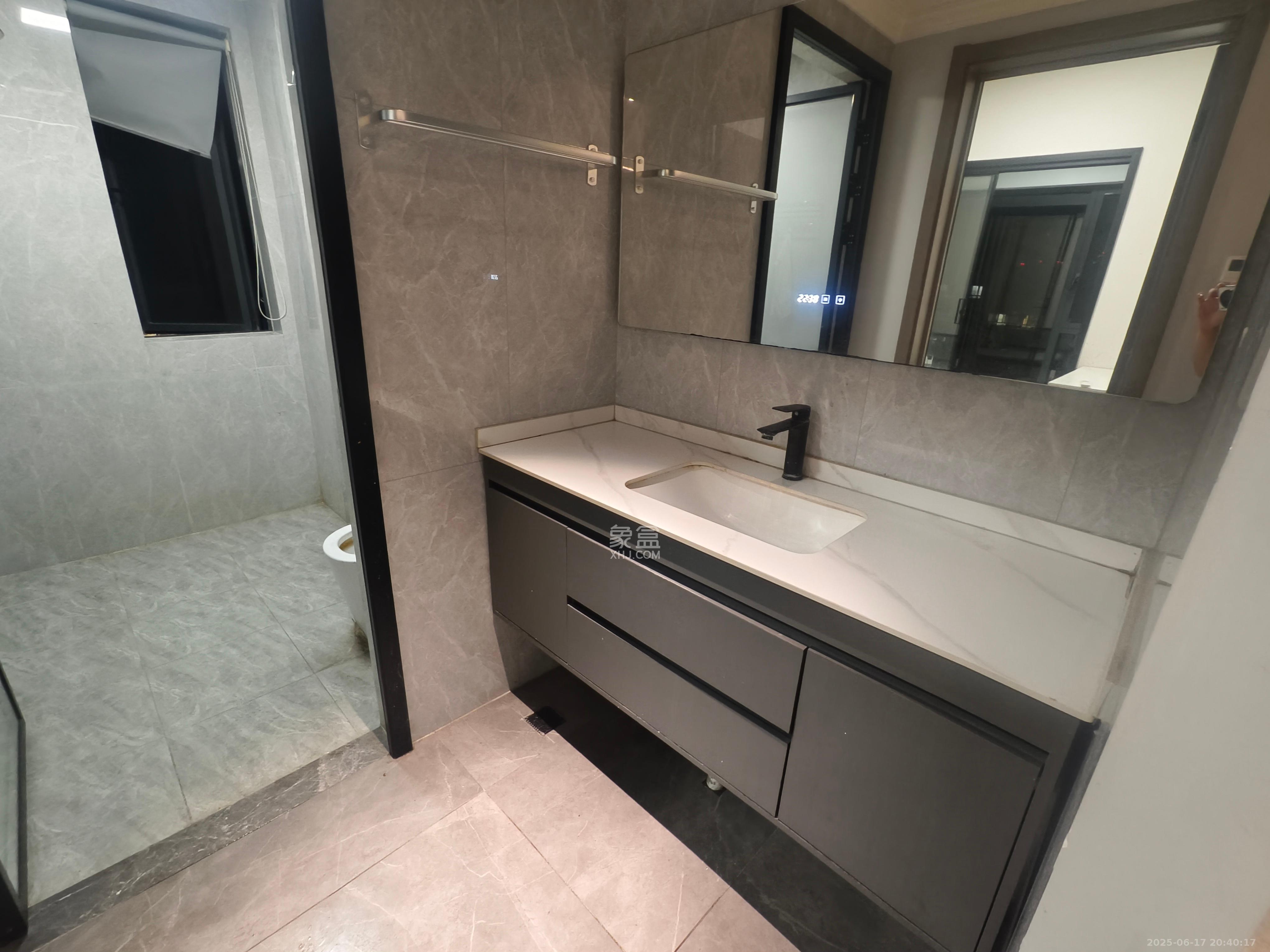 好莱城(弘德西街) 4室2厅2卫 3300.0元/月 好莱城(弘德西街) 4室2厅2卫 3300.0元/月室内图