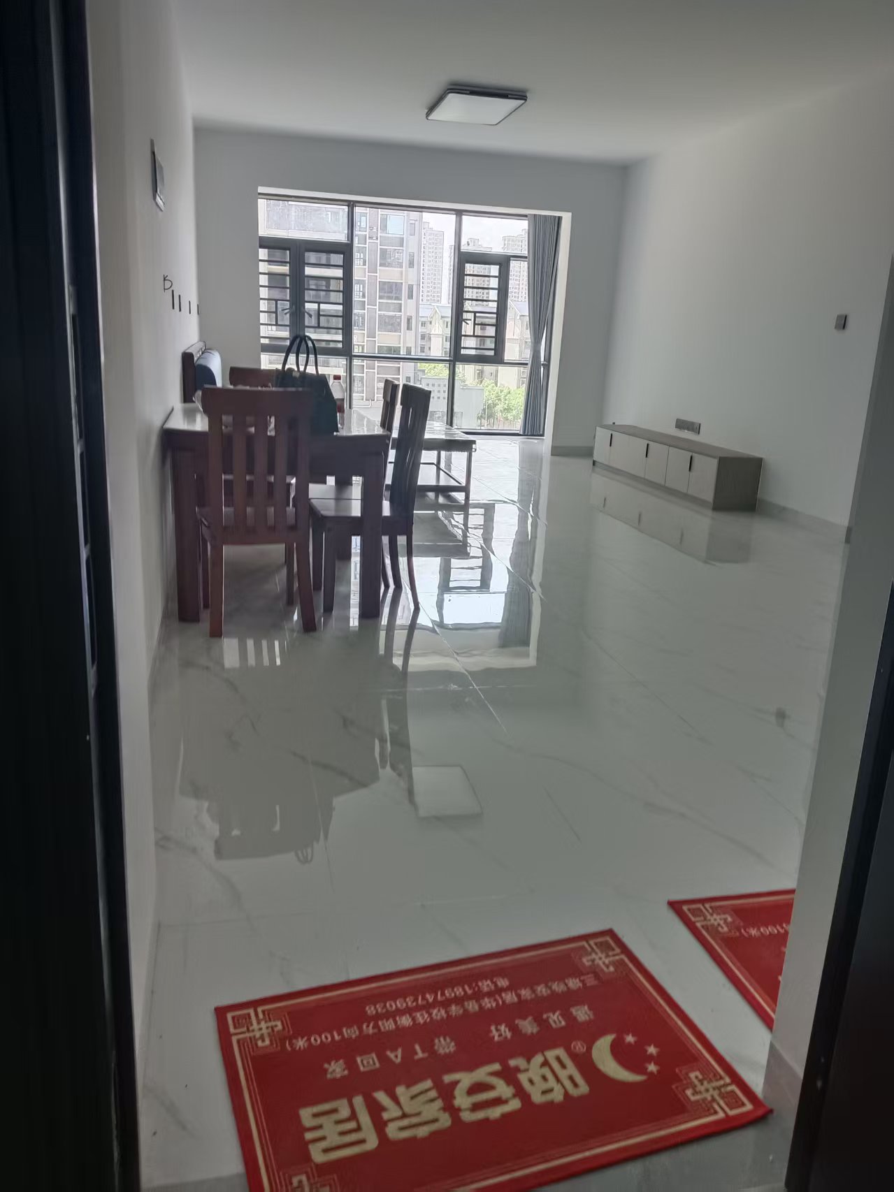 互助小区电梯房  3室2厅2卫   1900.00元/月室内图