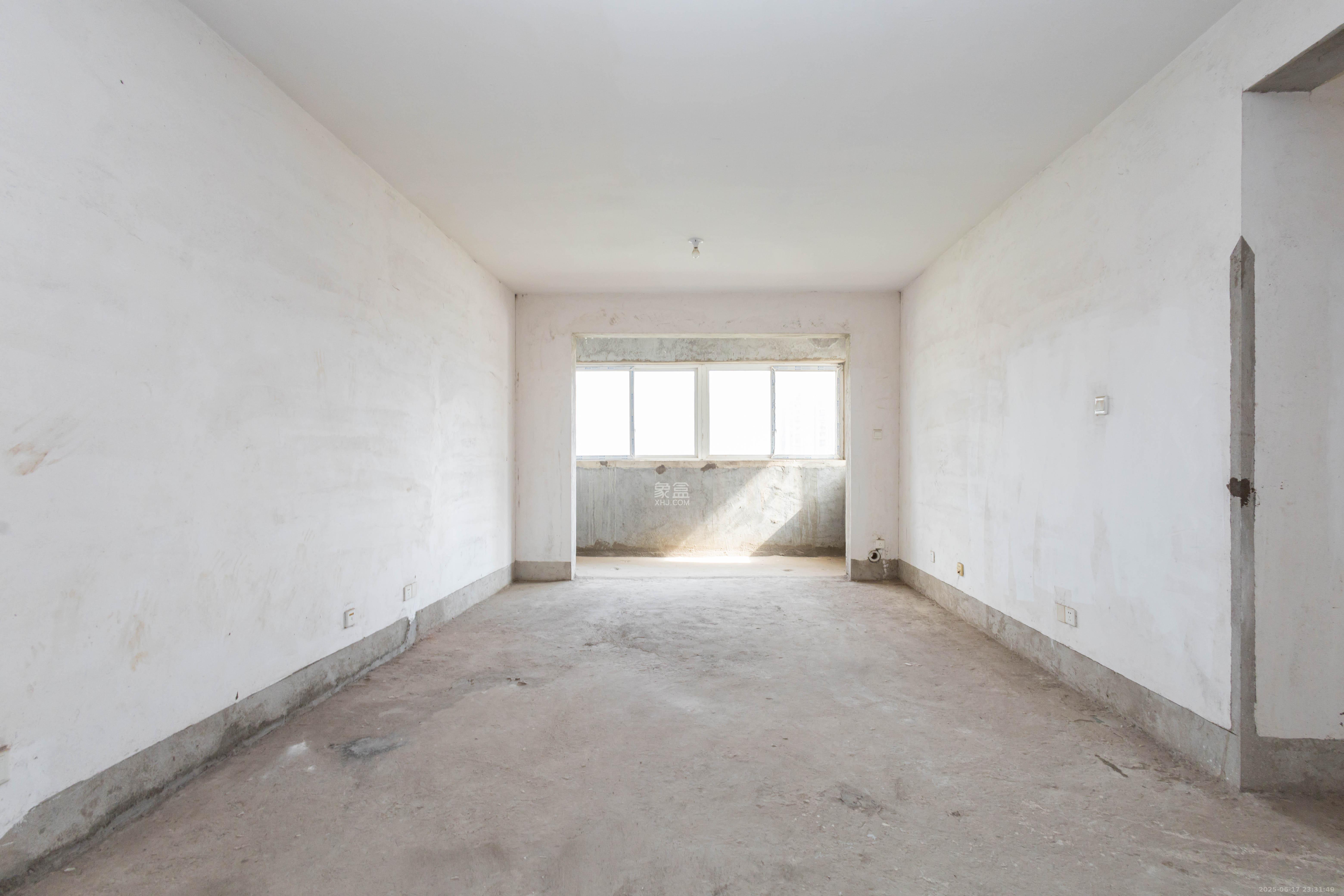 东门尚苑 2室2厅1卫 41.8万 东门尚苑 2室2厅1卫 41.8万客厅