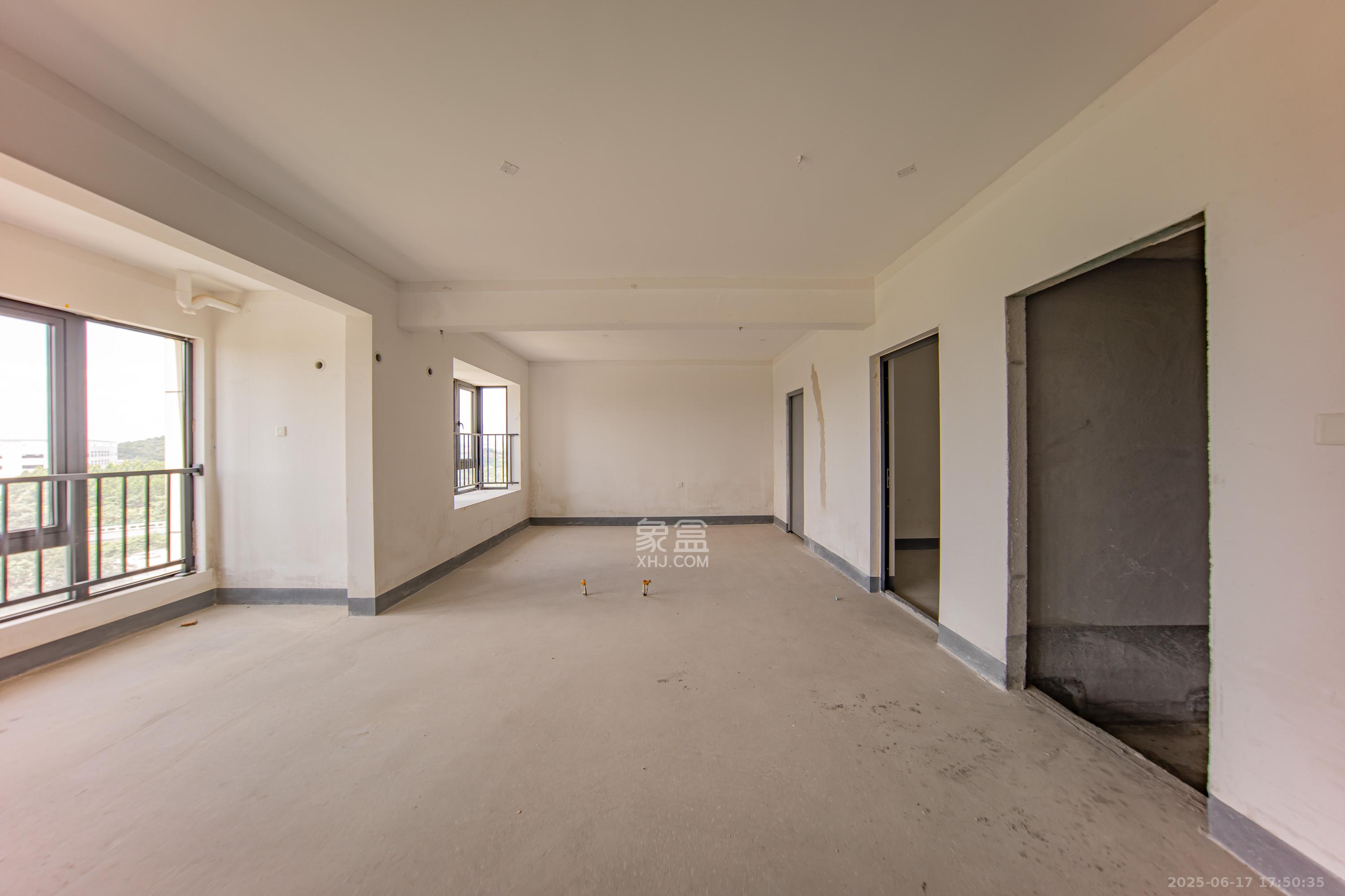 建投象山国际  3室2厅2卫   108.00万卧室
