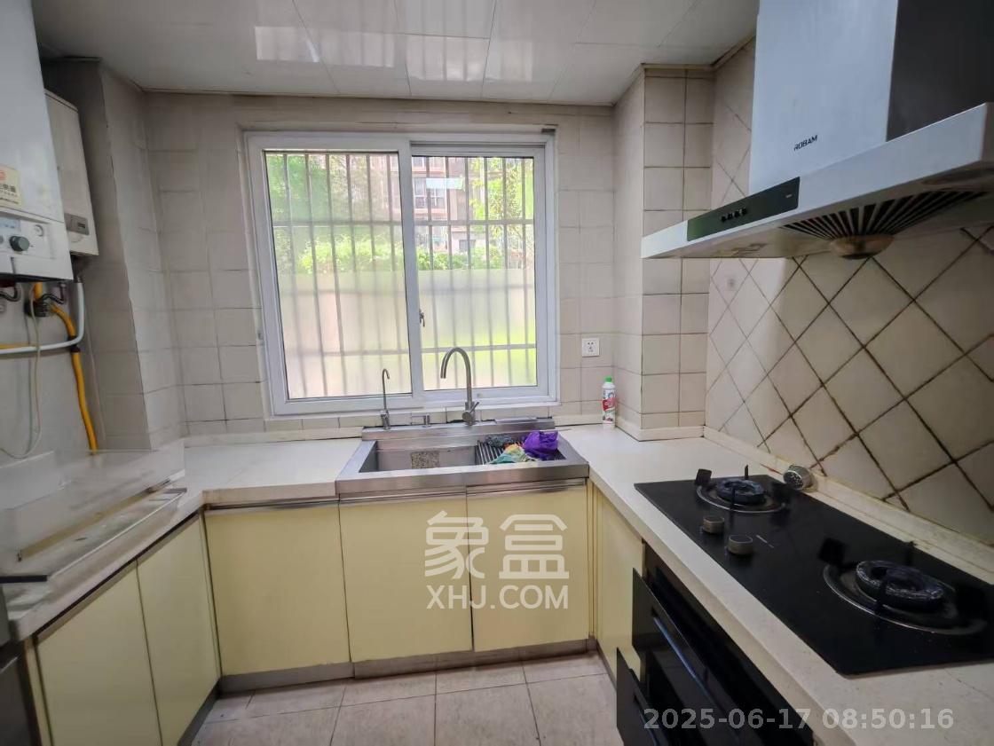 鑫天山水洲城 3室2厅2卫 2400.0元/月 鑫天山水洲城 3室2厅2卫 2400.0元/月室内图