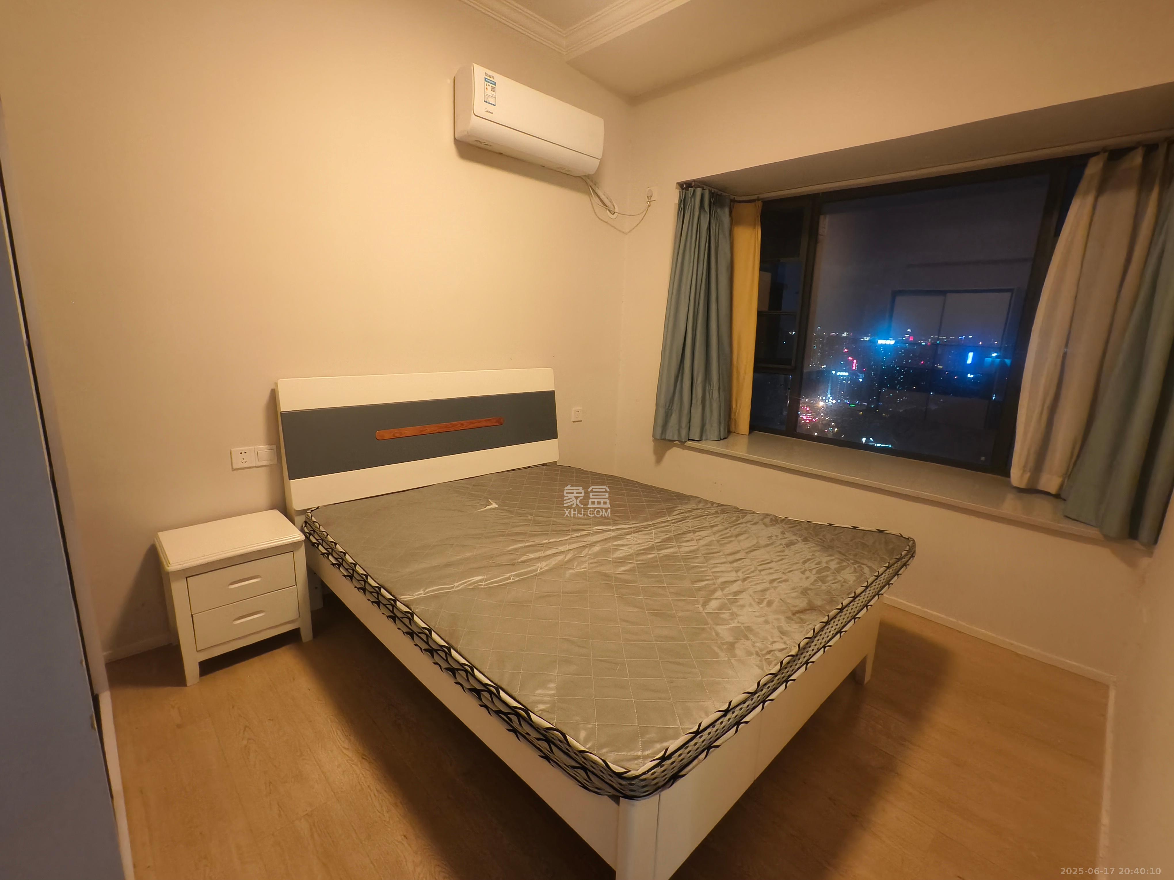 好莱城(弘德西街) 4室2厅2卫 3300.0元/月 好莱城(弘德西街) 4室2厅2卫 3300.0元/月室内图