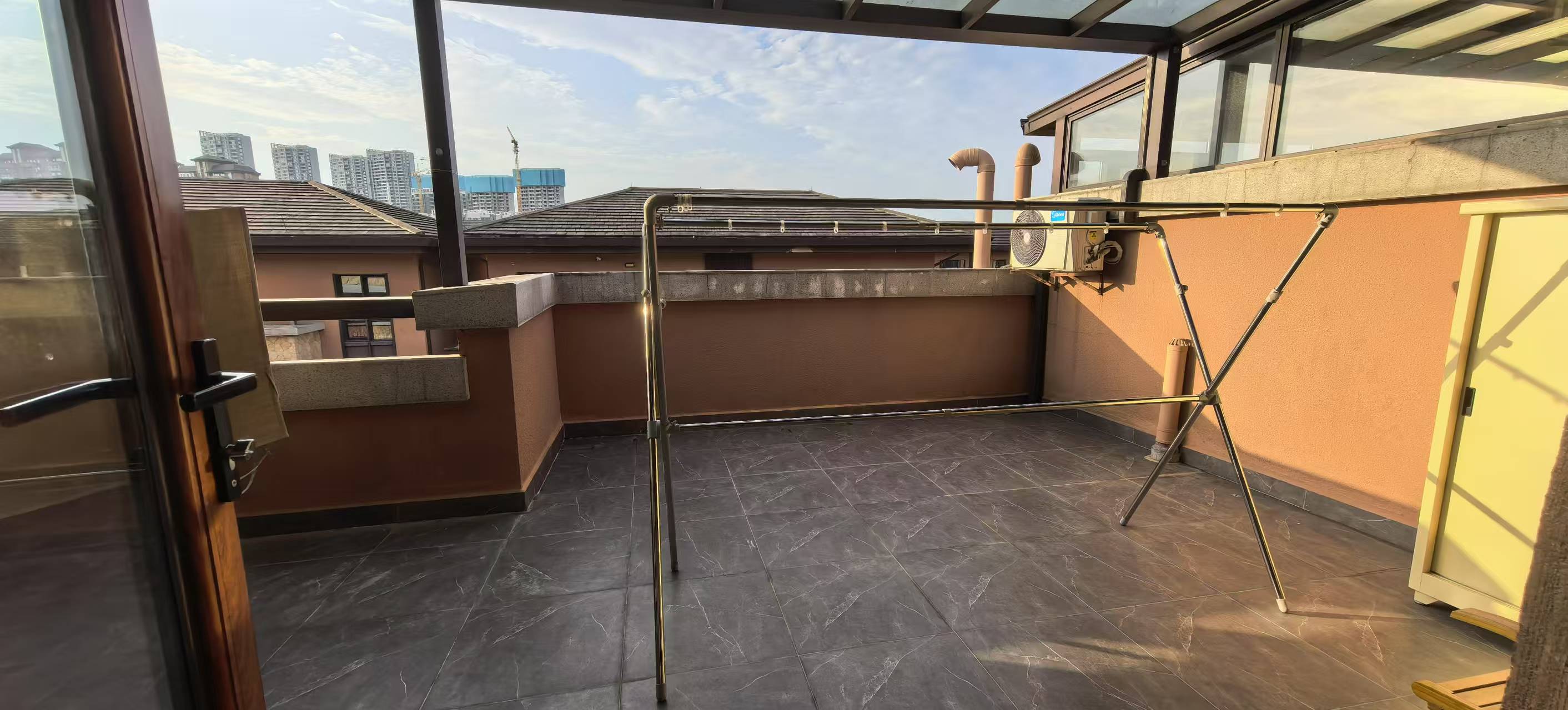 万丰上院左岸 5室3厅4卫 390.0万 万丰上院左岸 5室3厅4卫 390.0万室内图