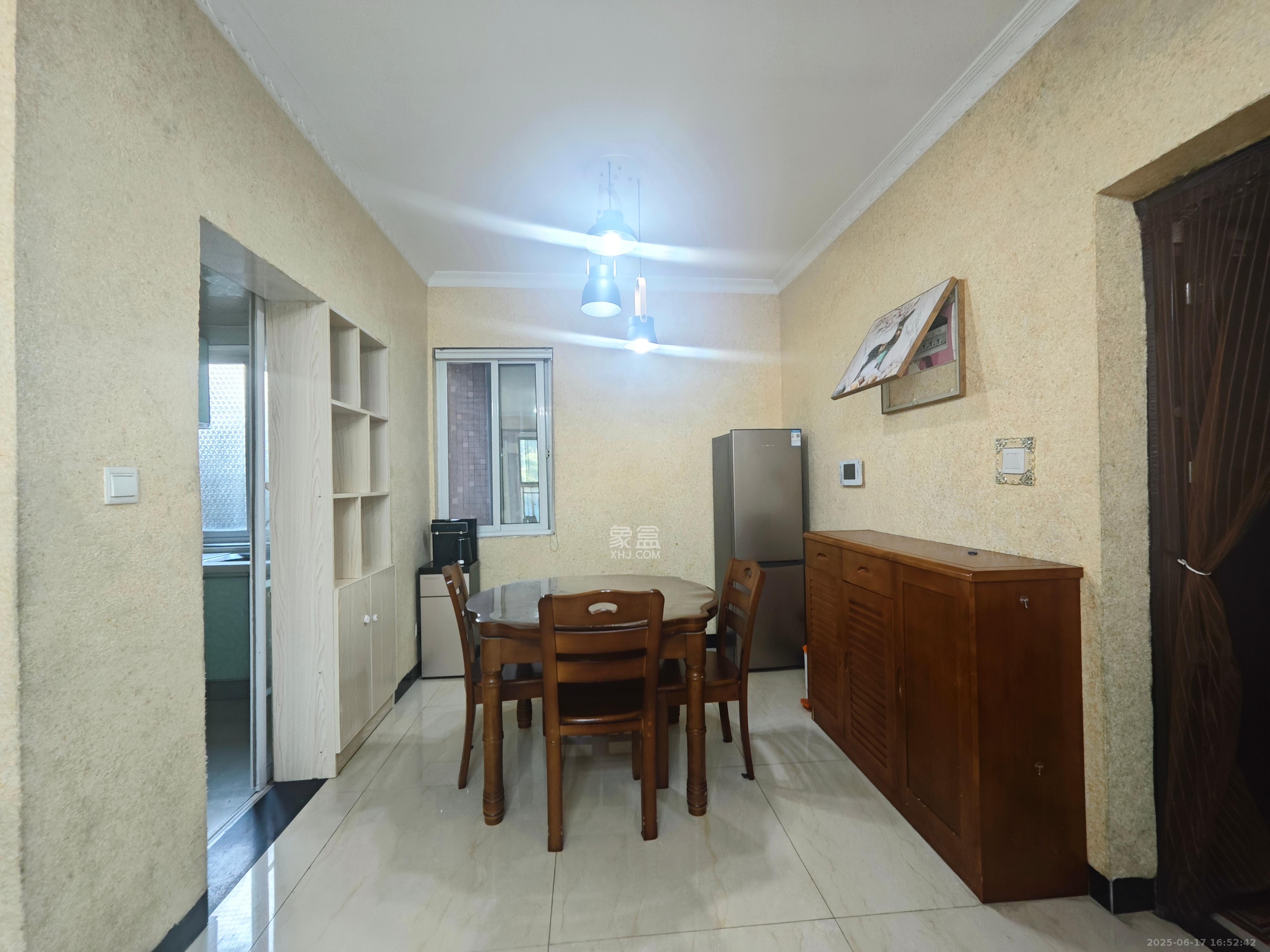 光明城市(星辰青年城) 4室2厅2卫 1800.0元/月 光明城市(星辰青年城) 4室2厅2卫 1800.0元/月室内图