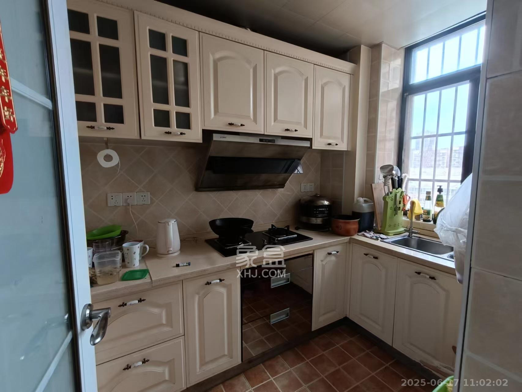 新盛珑璟台  2室2厅1卫    2400.0元/月 新盛珑璟台  2室2厅1卫    2400.0元/月室内图