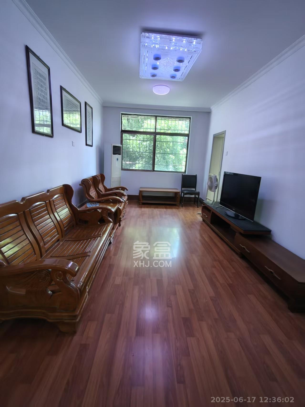 中建五局信和苑二区 3室2厅1卫 1600.0元/月 中建五局信和苑二区 3室2厅1卫 1600.0元/月室内图