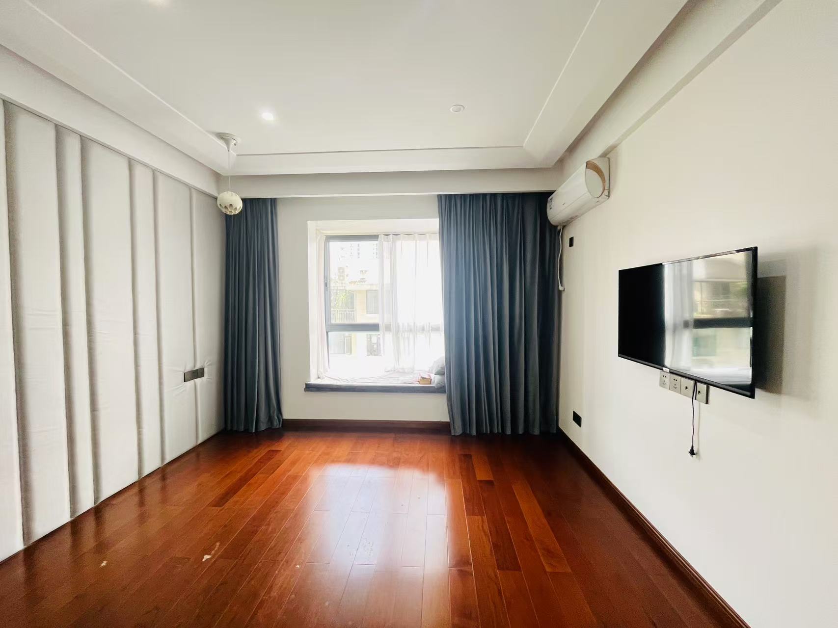 鼎泰逸景园 3室2厅2卫 88.0万 鼎泰逸景园 3室2厅2卫 88.0万客厅