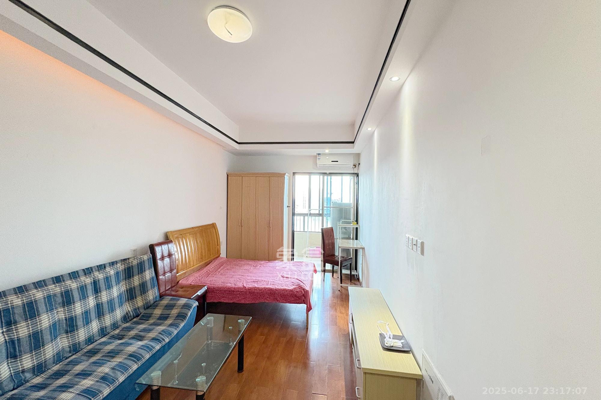 长盛上东区  1室1厅1卫    38.0万客厅