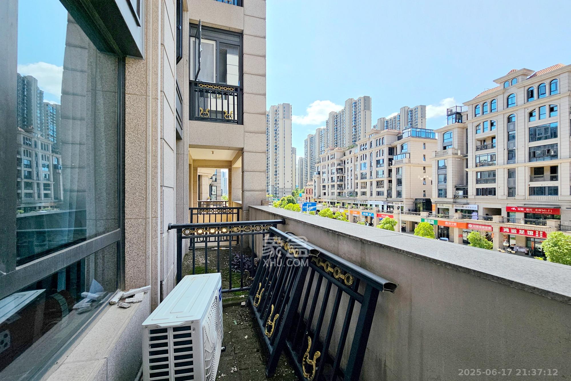 明昇壹城（明昇时代广场）一期  3室2厅2卫   350.00万阳台