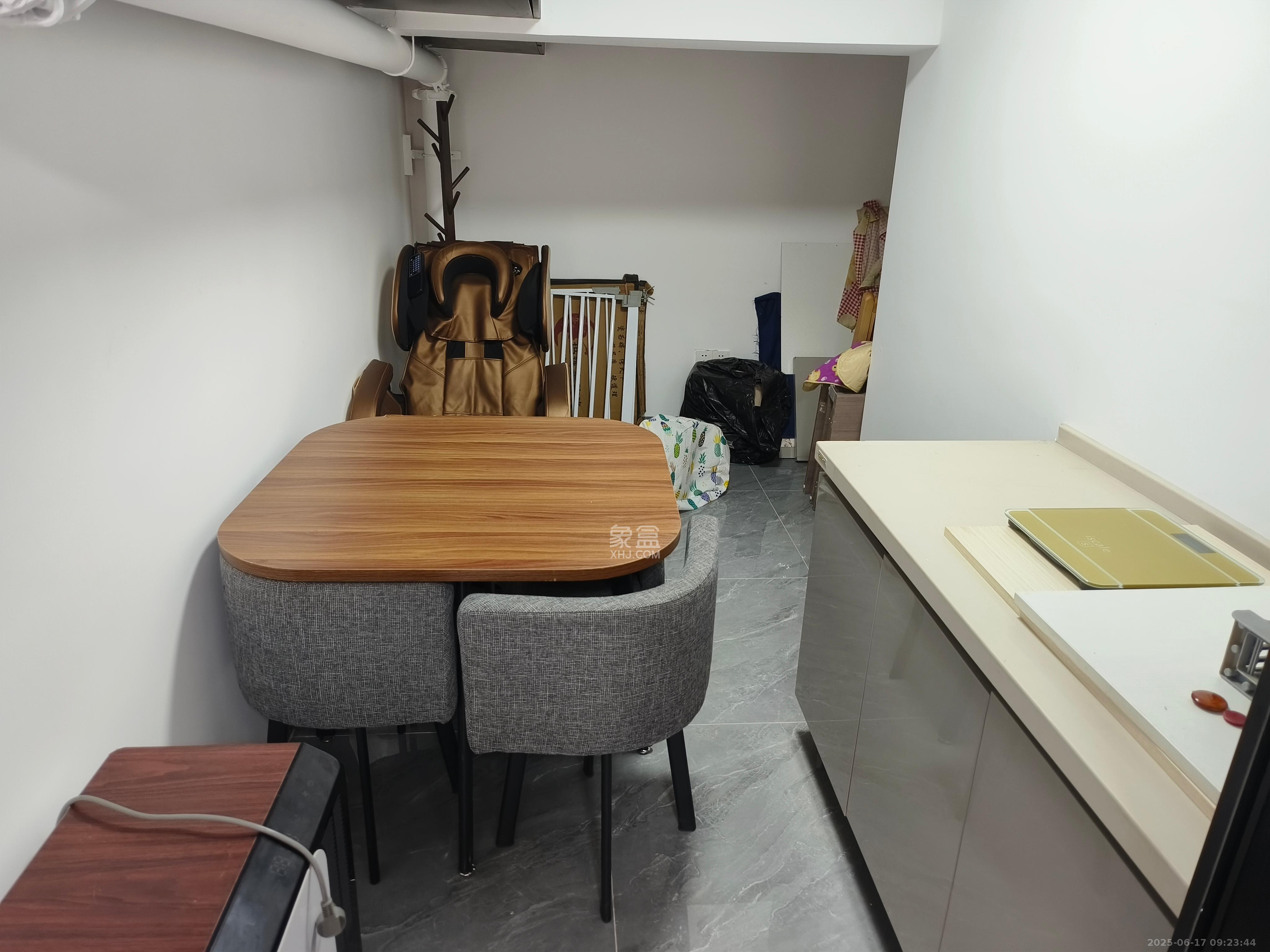 勤诚达新界  3室2厅2卫   2300.00元/月室内图