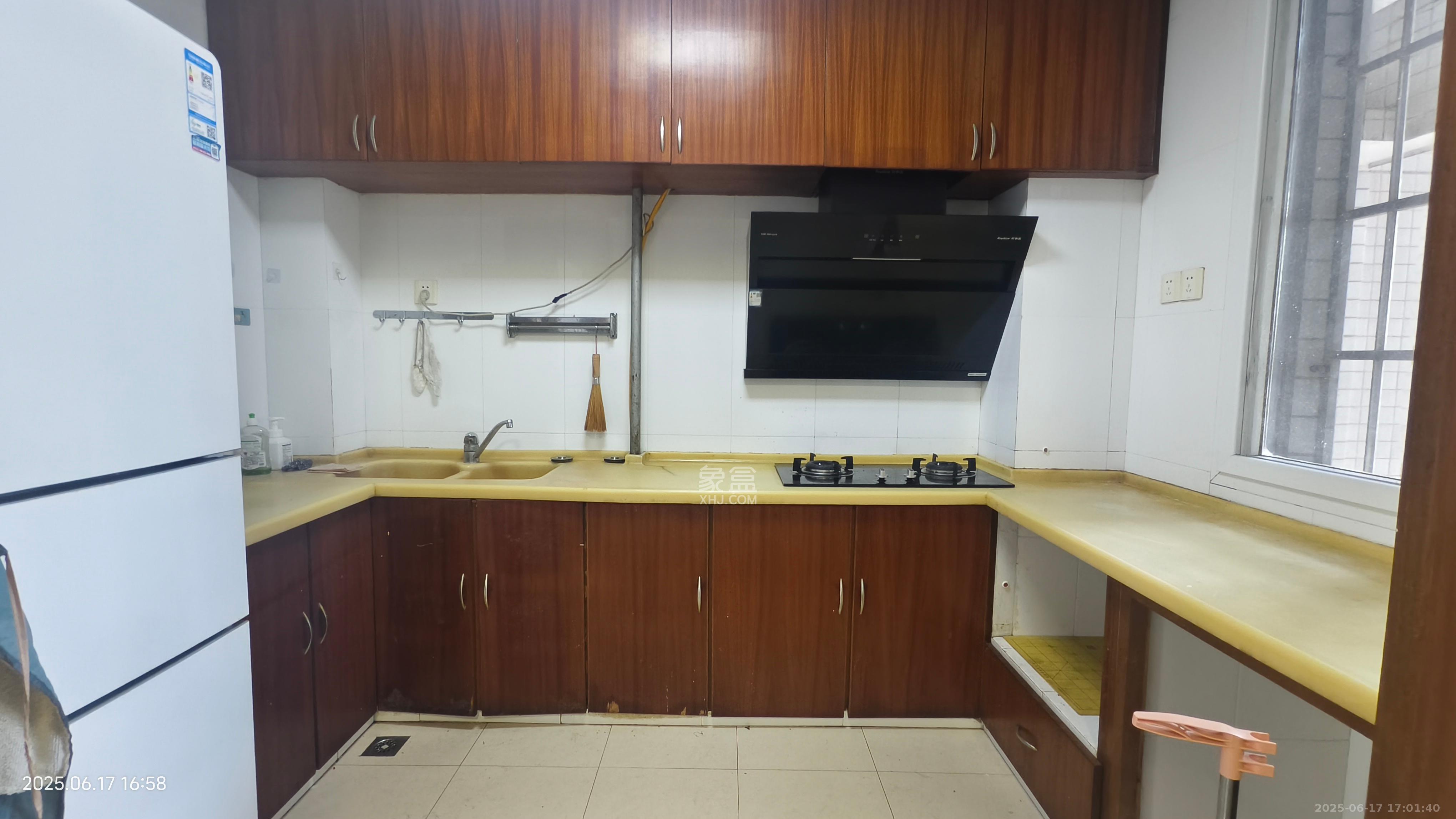 兴威新嘉园 3室1厅1卫 5000.0元/月 兴威新嘉园 3室1厅1卫 5000.0元/月室内图