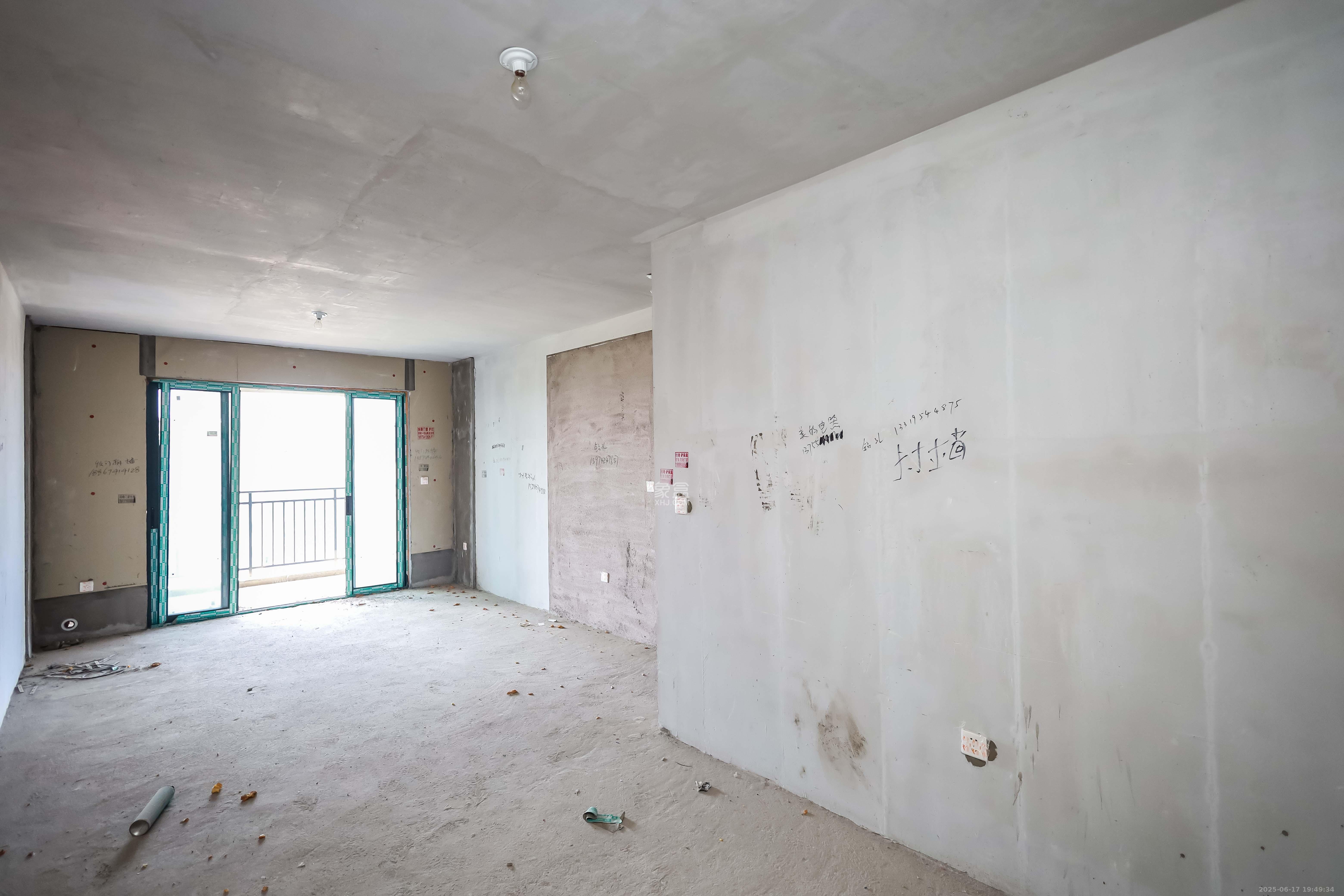 金侨风华府 4室2厅2卫 89.0万 金侨风华府 4室2厅2卫 89.0万客厅