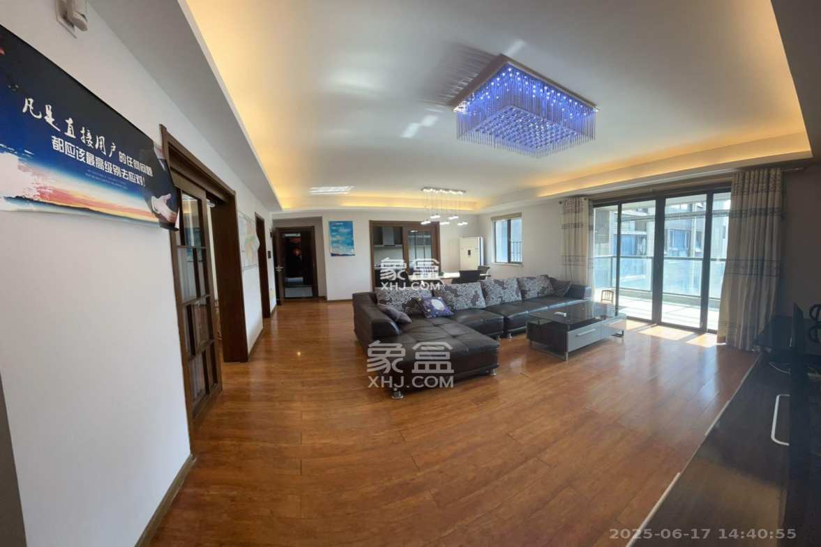 藏珑湖上国际花园 3室2厅2卫 3900.0元/月 藏珑湖上国际花园 3室2厅2卫 3900.0元/月室内图