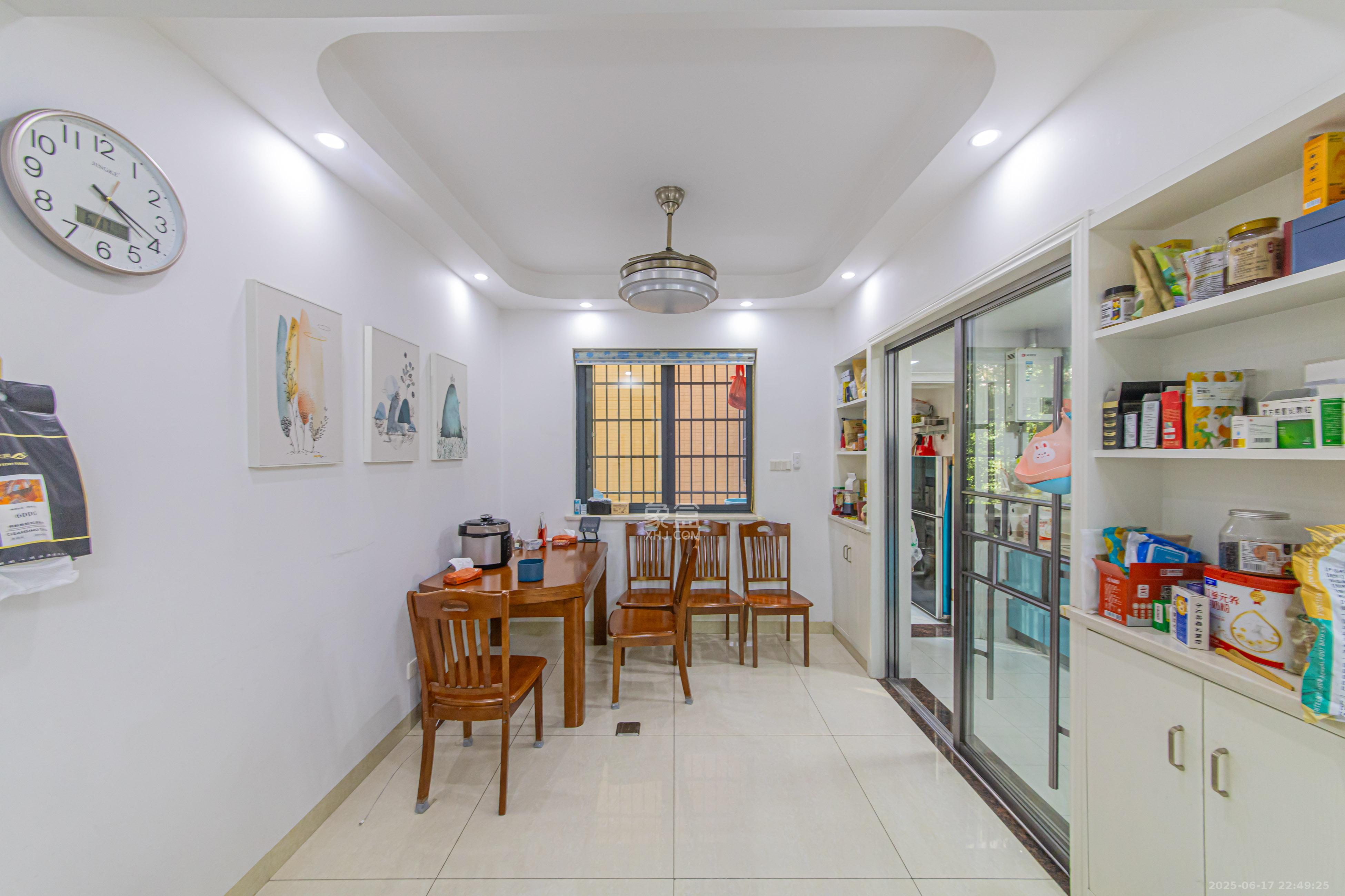 中建芙蓉嘉苑 4室2厅2卫 110.0万 中建芙蓉嘉苑 4室2厅2卫 110.0万客厅