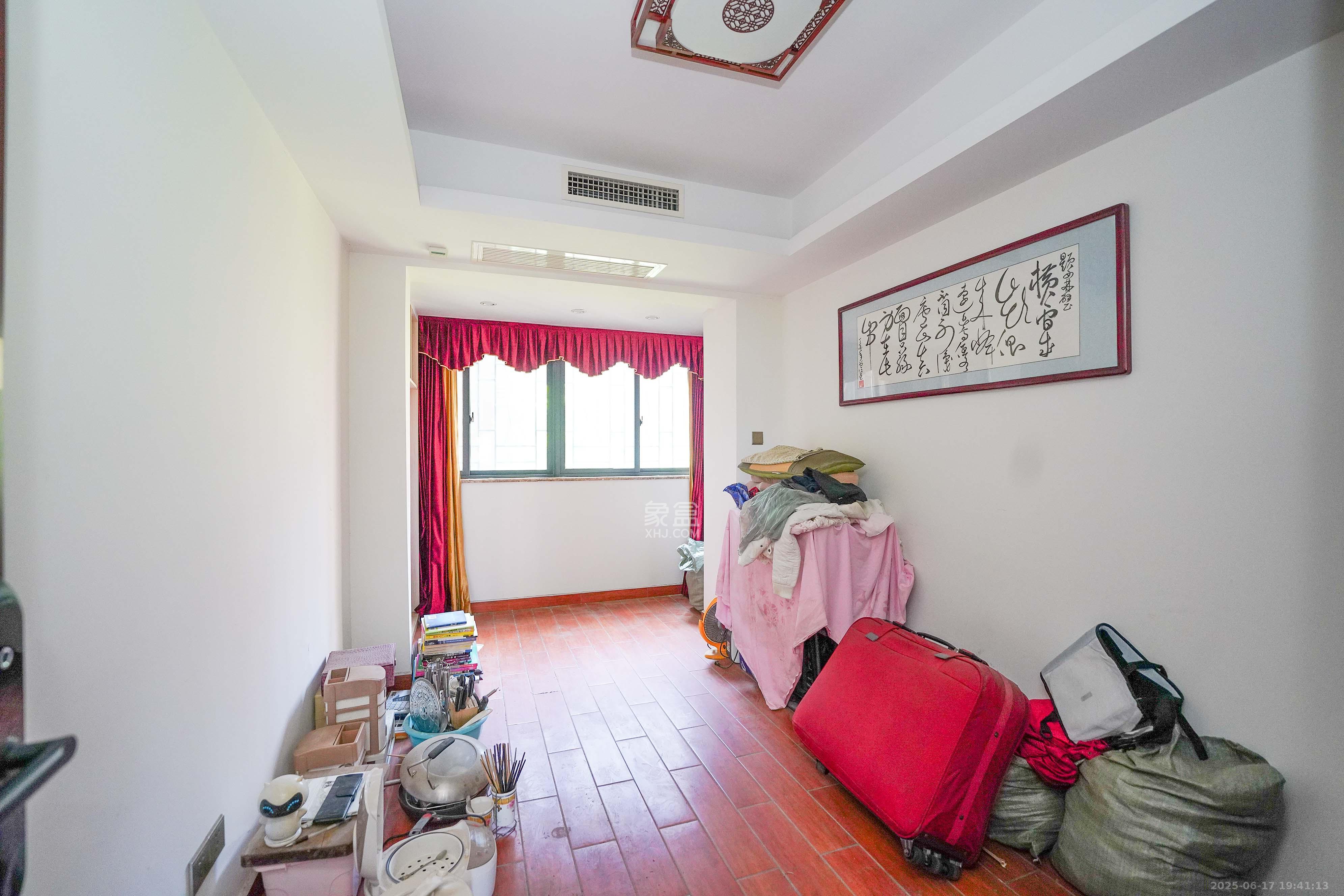 五矿格澜郡  4室2厅2卫    74.8万 五矿格澜郡  4室2厅2卫    74.8万卧室