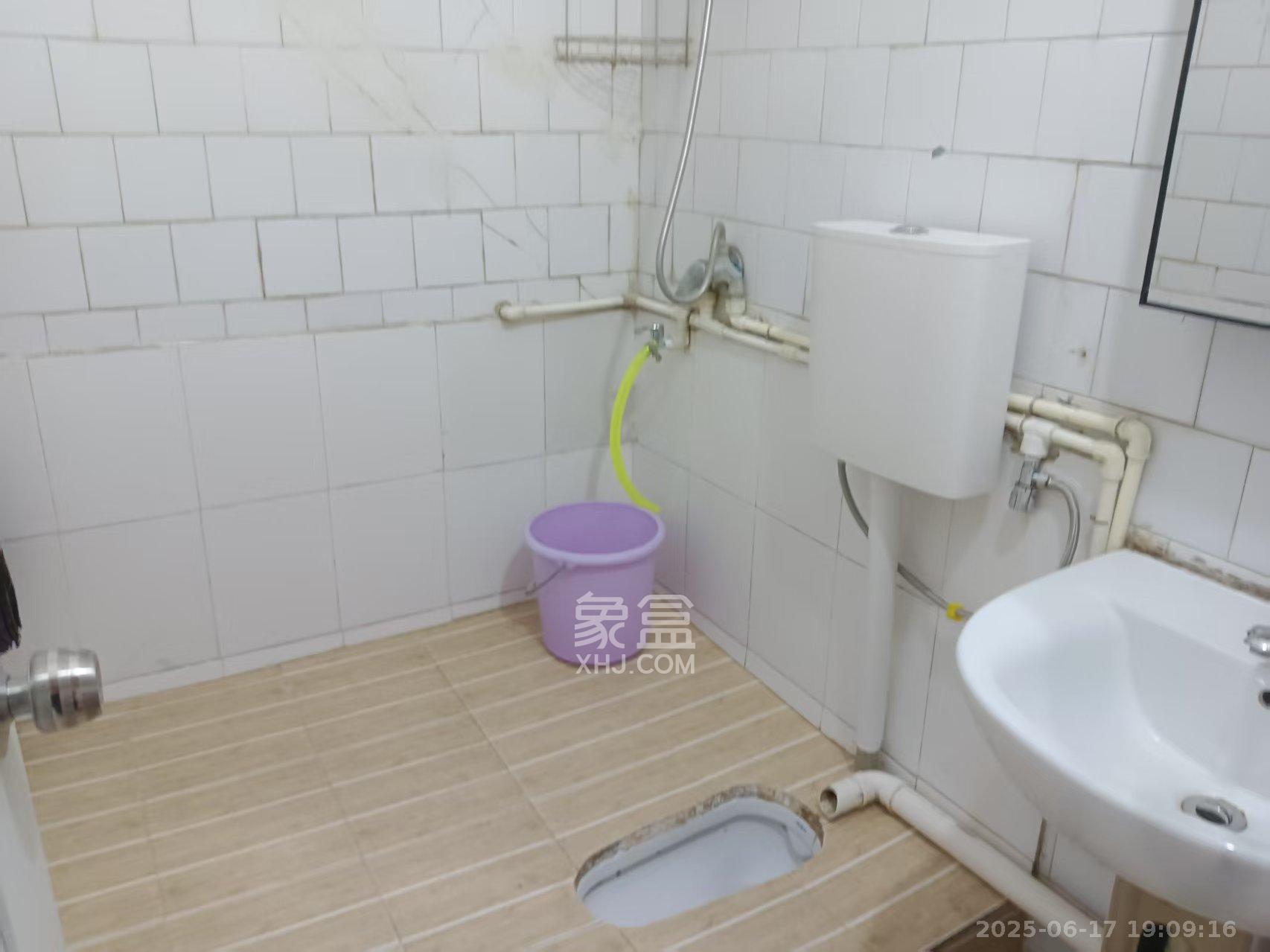 三兴公寓(三兴小区) 3室1厅1卫 2200.0元/月 三兴公寓(三兴小区) 3室1厅1卫 2200.0元/月室内图