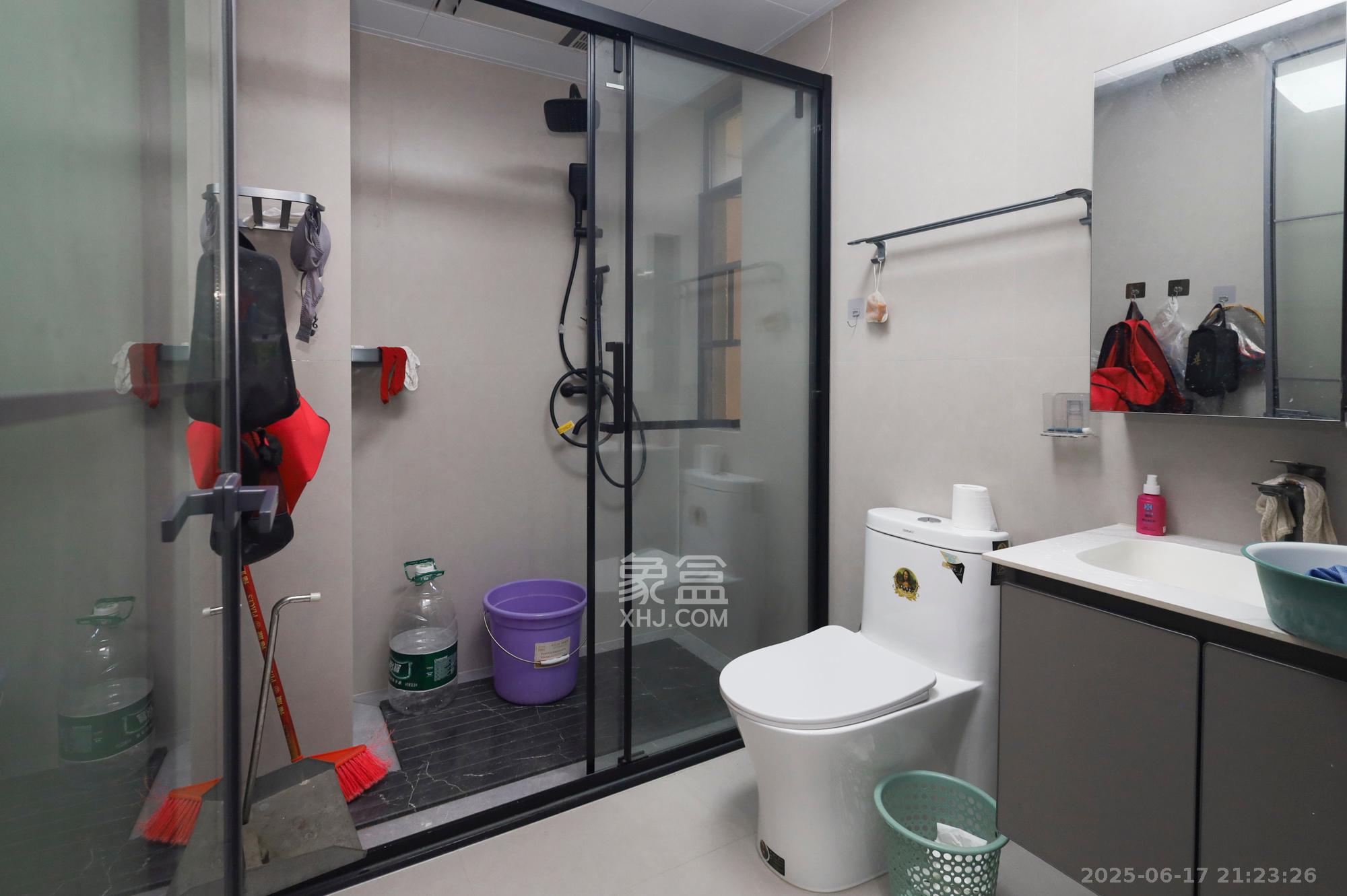 广泽上苑 4室2厅2卫 178.0万 广泽上苑 4室2厅2卫 178.0万卫生间