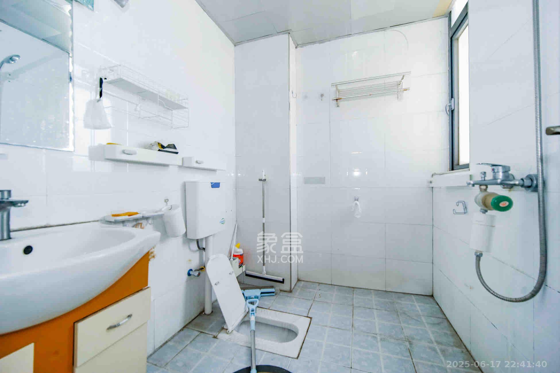 金领家族 2室1厅1卫 1800.0元/月 金领家族 2室1厅1卫 1800.0元/月室内图