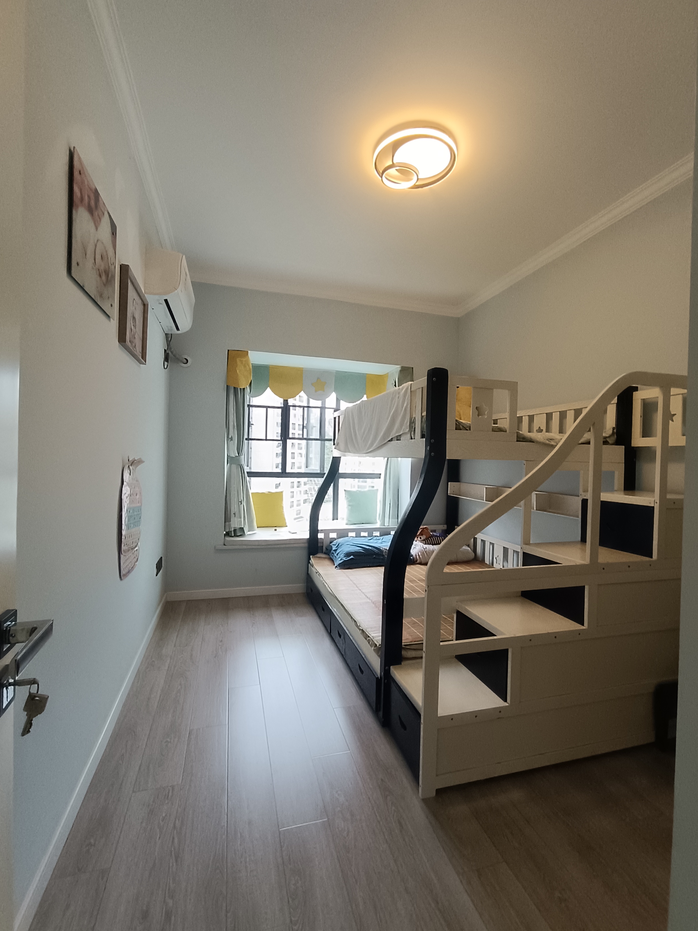 山城上品 1室0厅0卫 2580.0元/月 山城上品 1室0厅0卫 2580.0元/月室内图