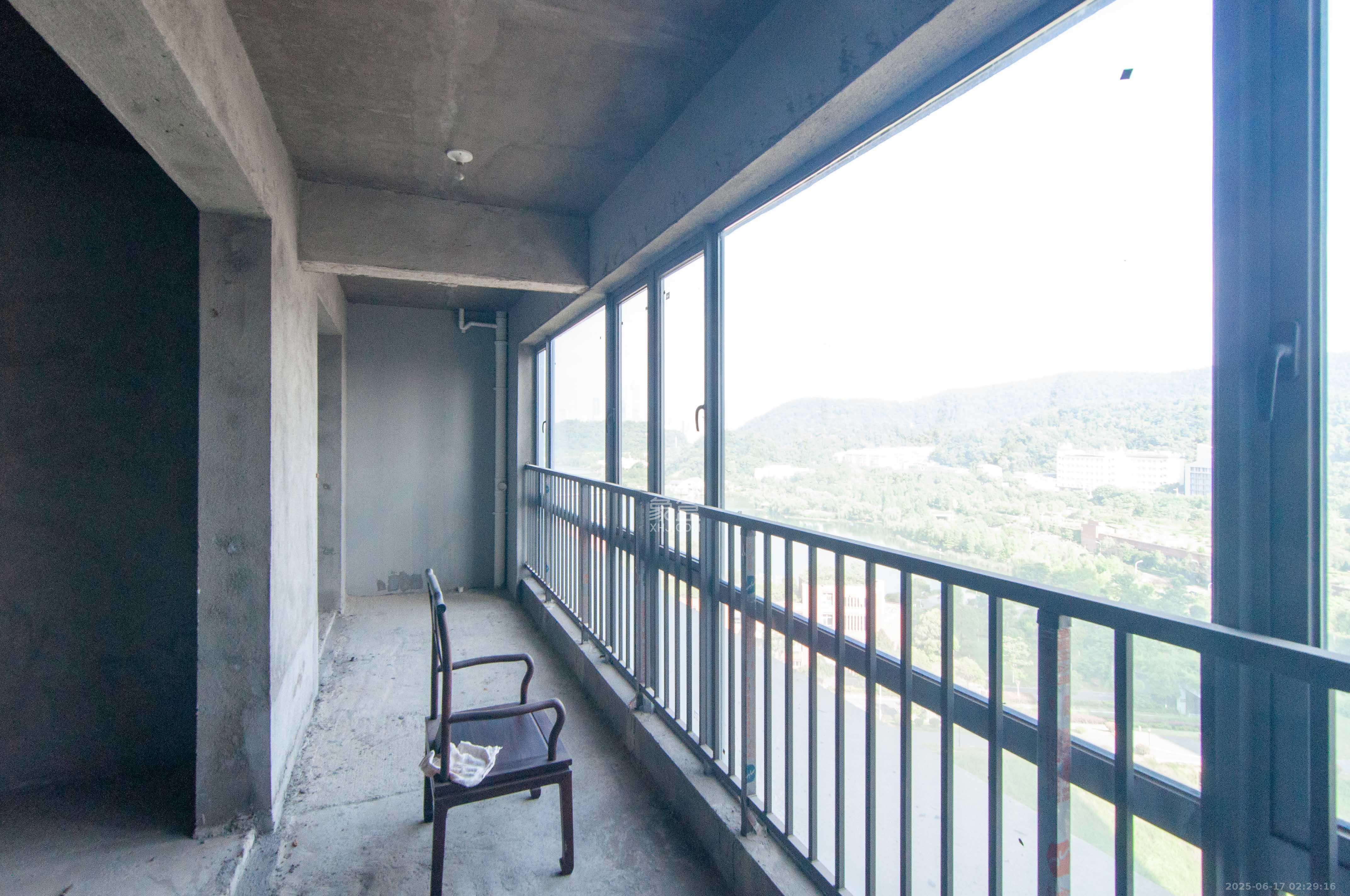 恩瑞御西湖 4室2厅3卫 310.0万 恩瑞御西湖 4室2厅3卫 310.0万其他